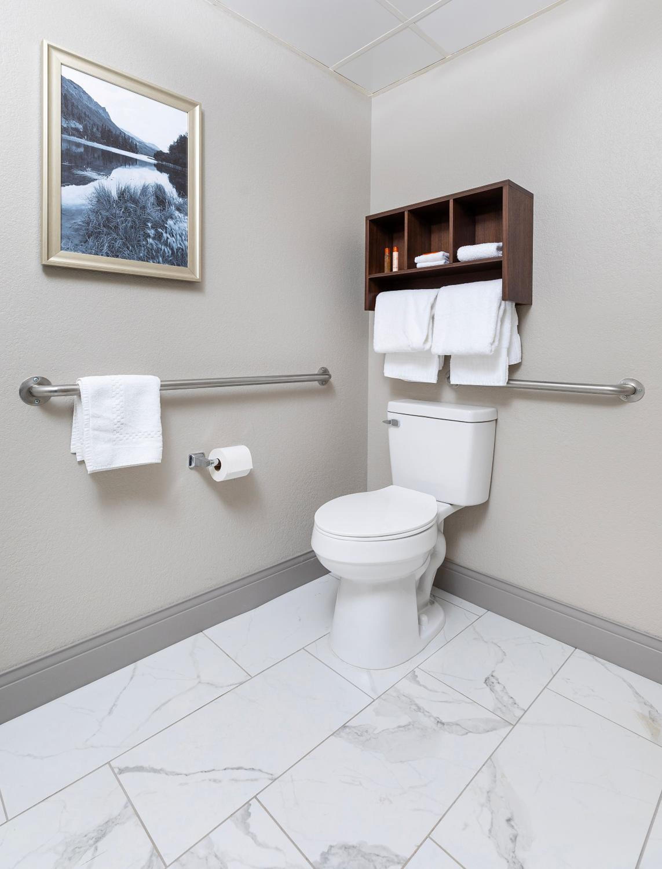 Queen Room - Disability Access photo 3