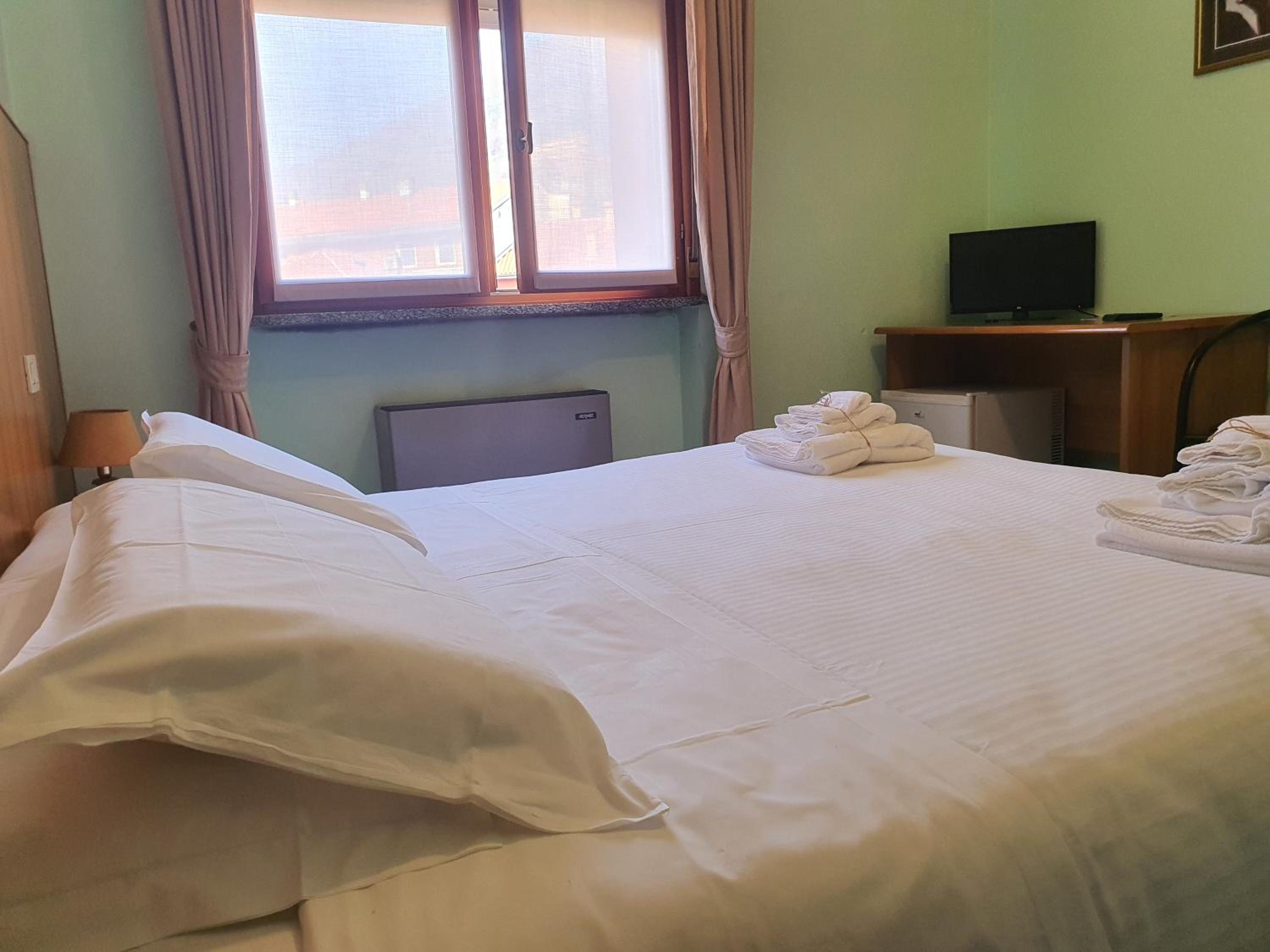 Double Room with Private Bathroom photo 3