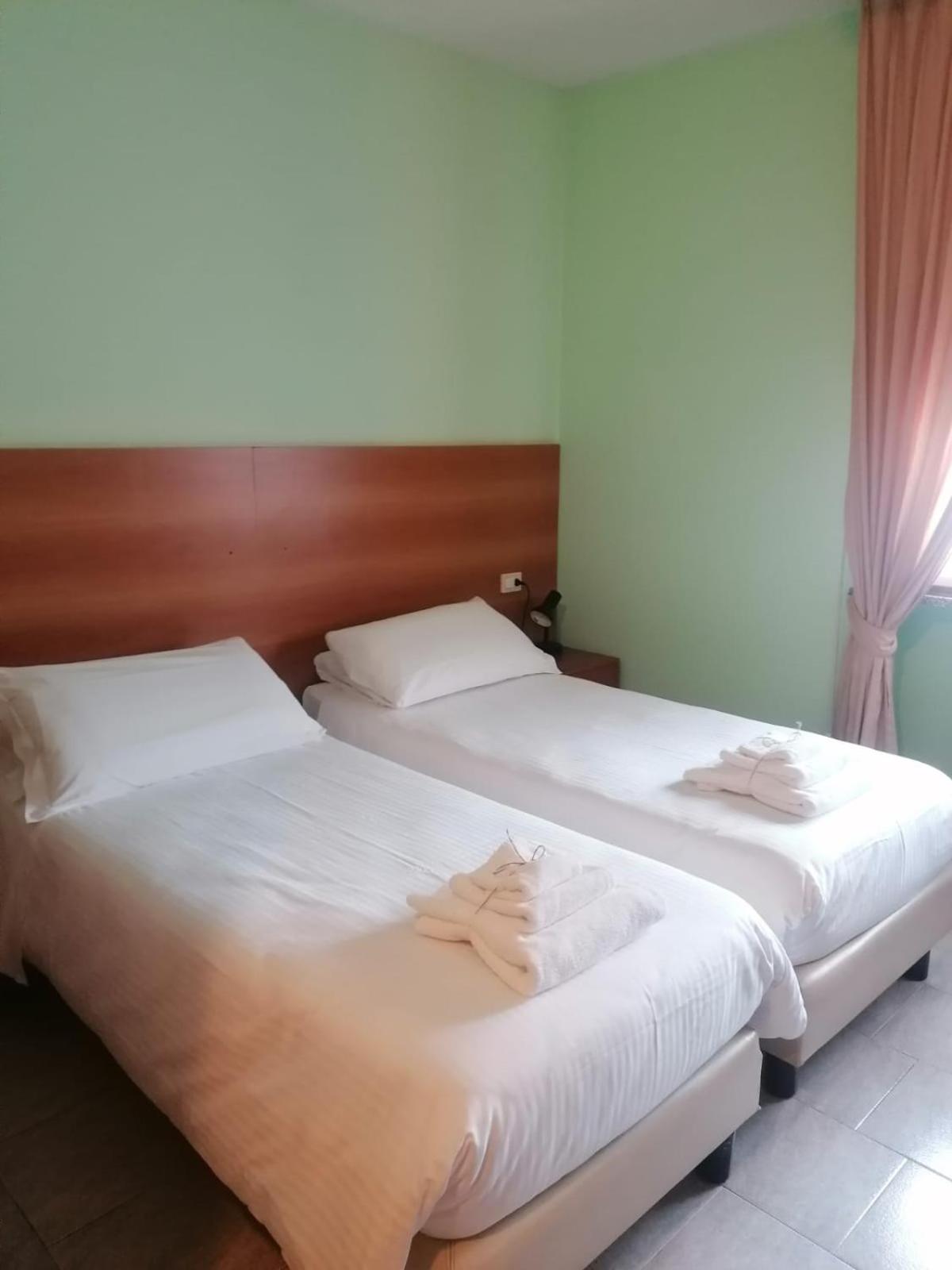 Quadruple Room with Private Bathroom photo 2