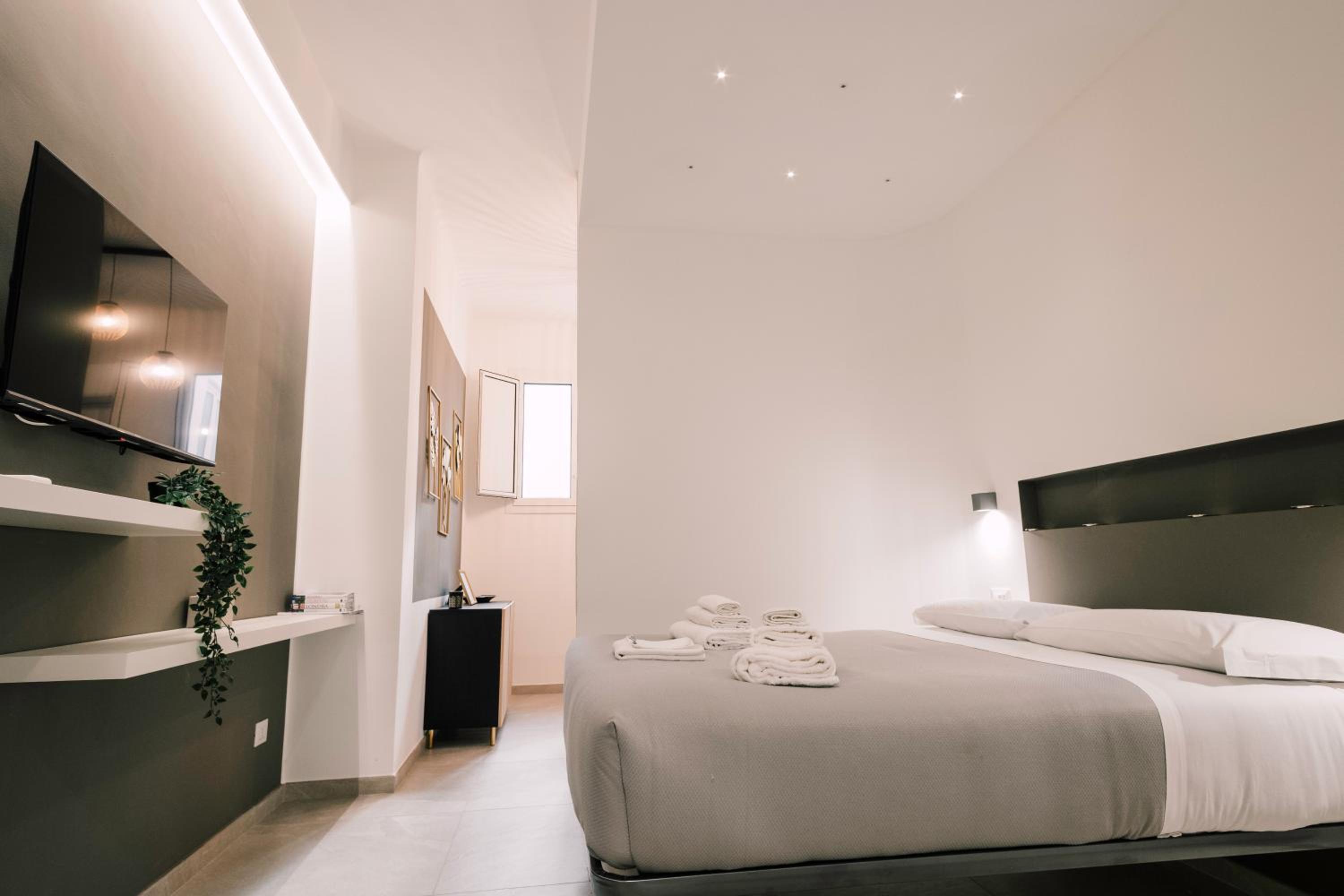 One-Bedroom Apartment with Balcony
