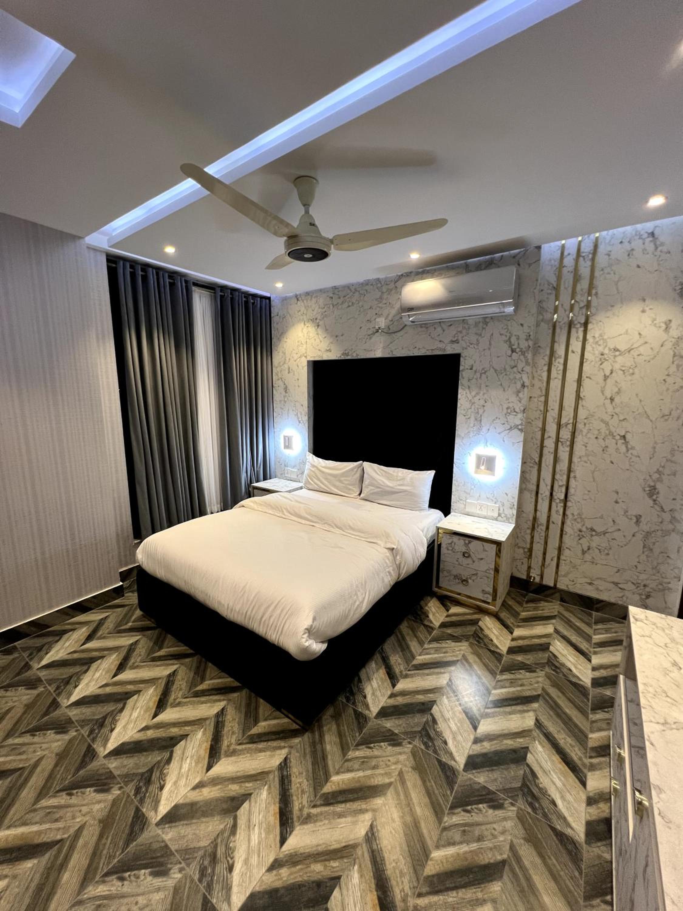 Deluxe Double Room (2 Adults + 1 Child) photo 1