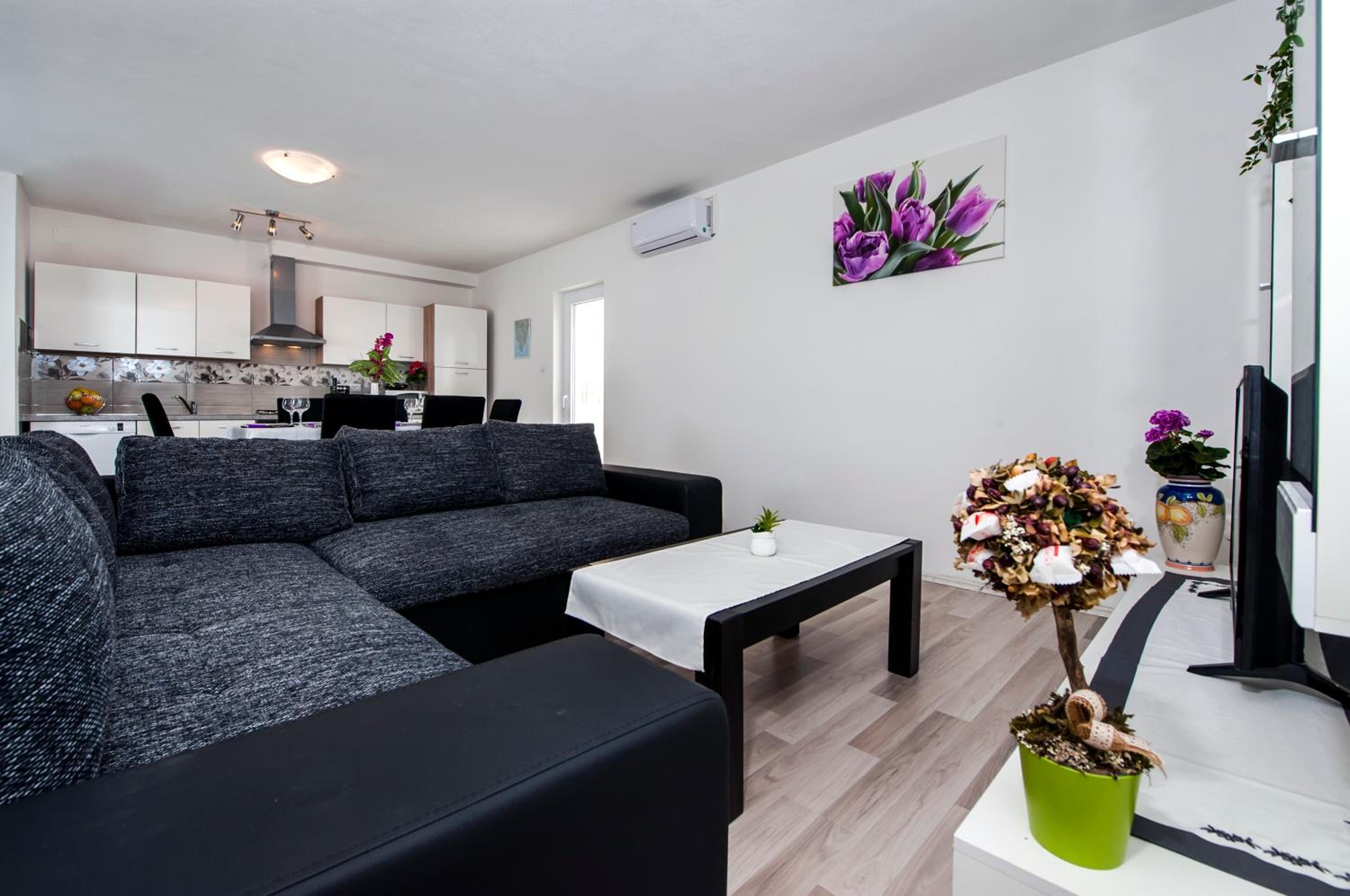 Three-Bedroom Villa photo 3