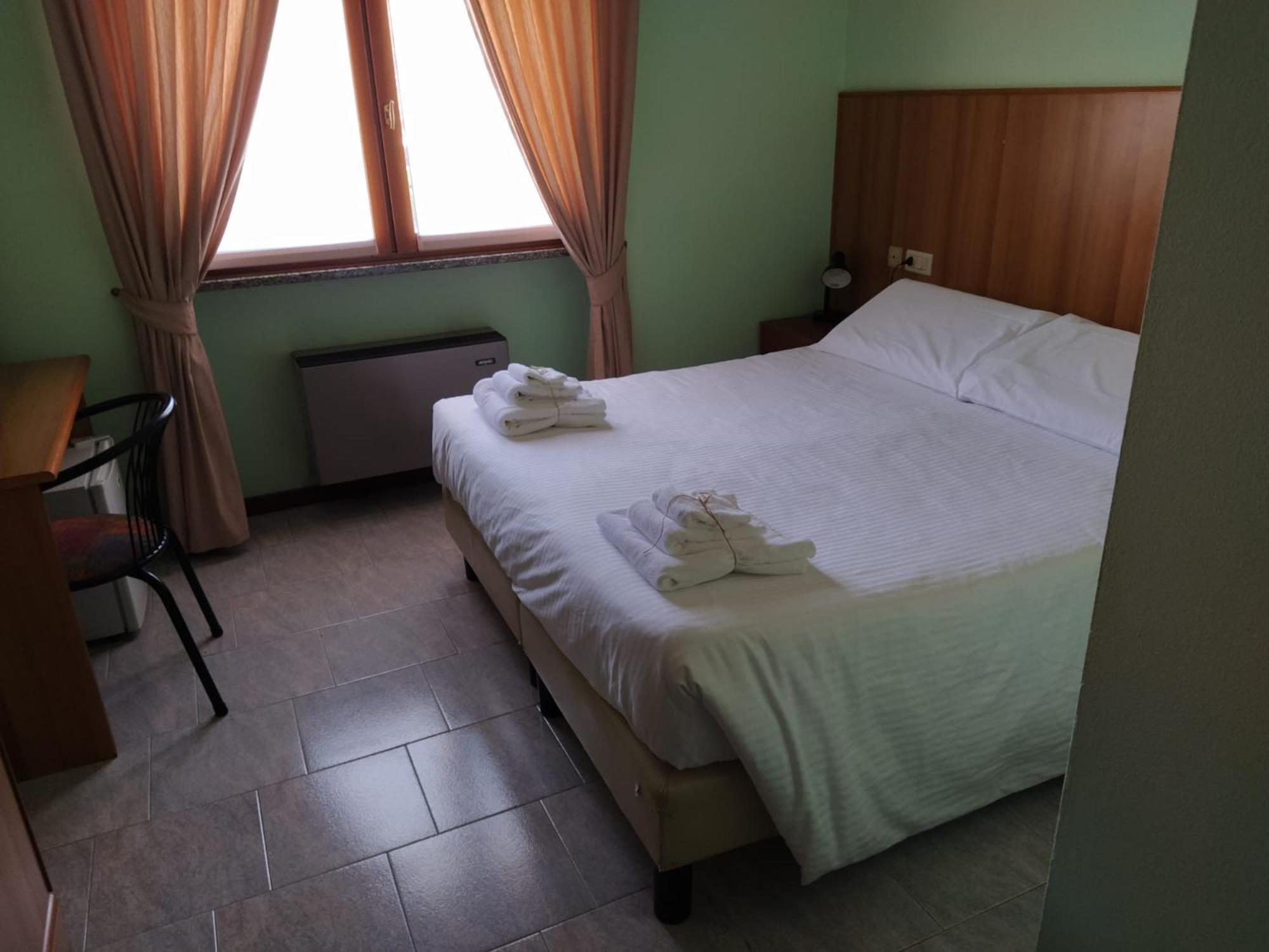 Double Room with Private Bathroom photo 2