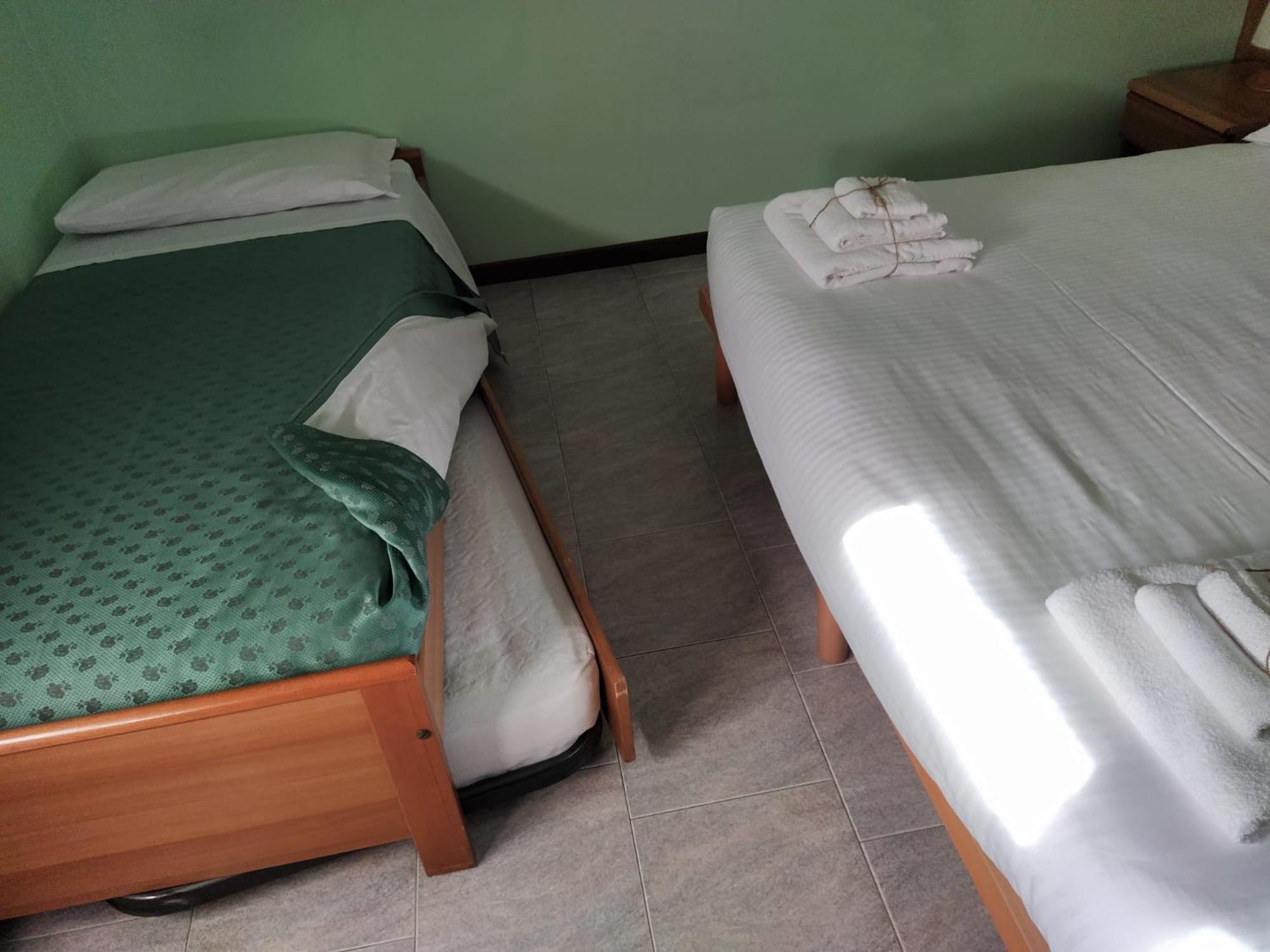 Triple Room with Private Bathroom photo 2