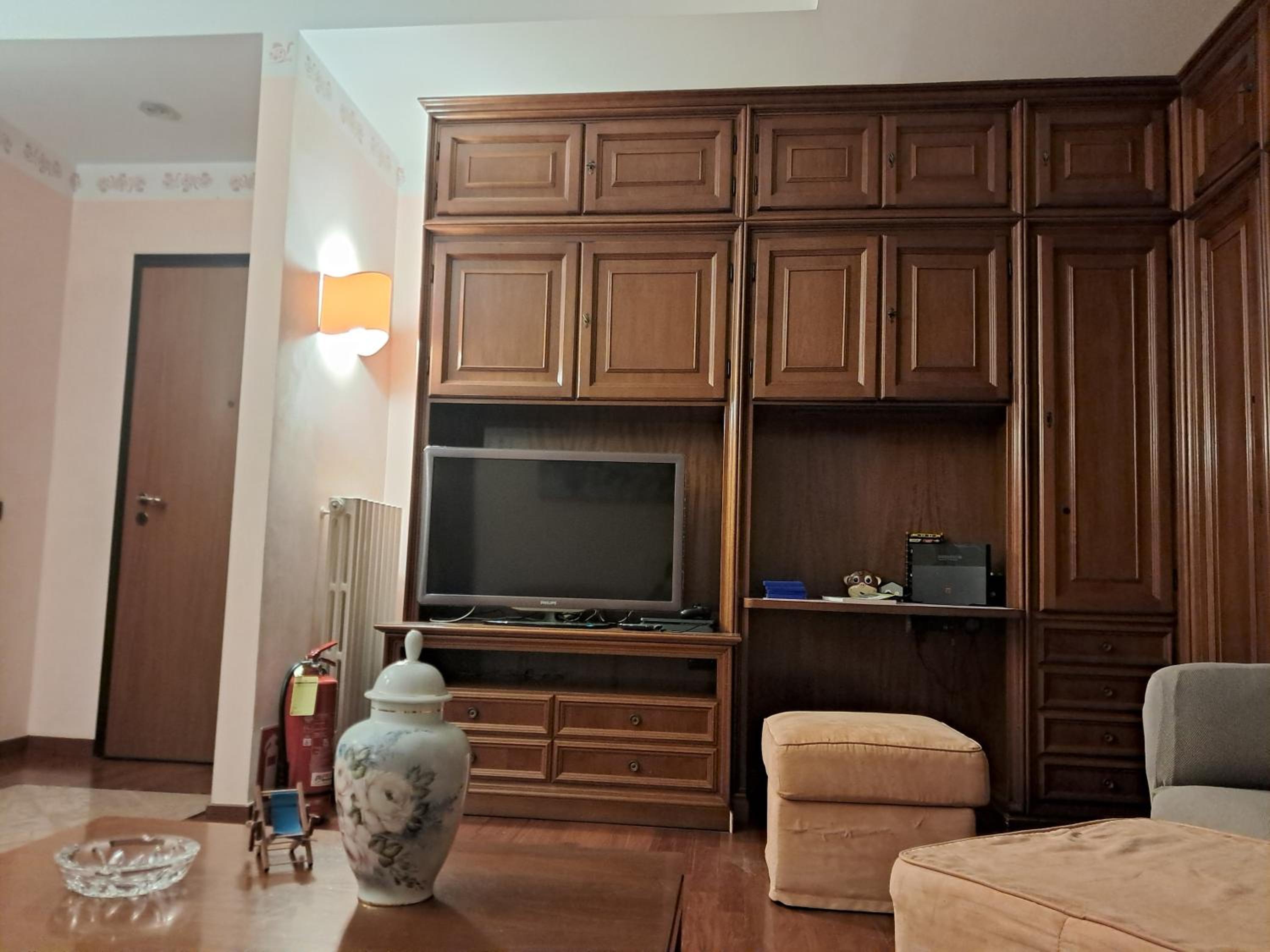 Three-Bedroom Apartment with Balcony photo 1