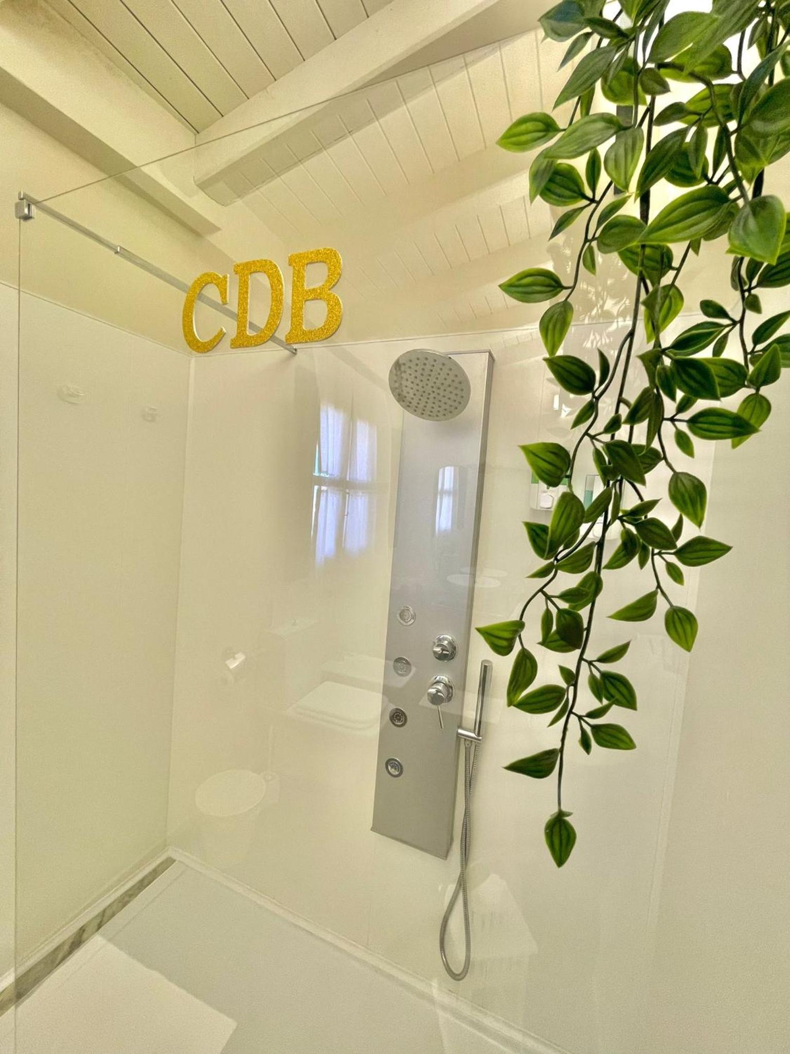 Deluxe Suite with Spa Bath - Photo 5