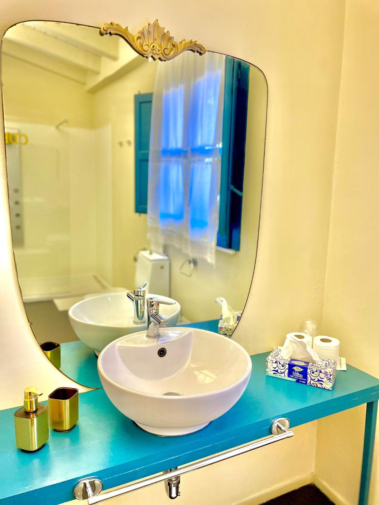 Deluxe Suite with Spa Bath - Photo 10