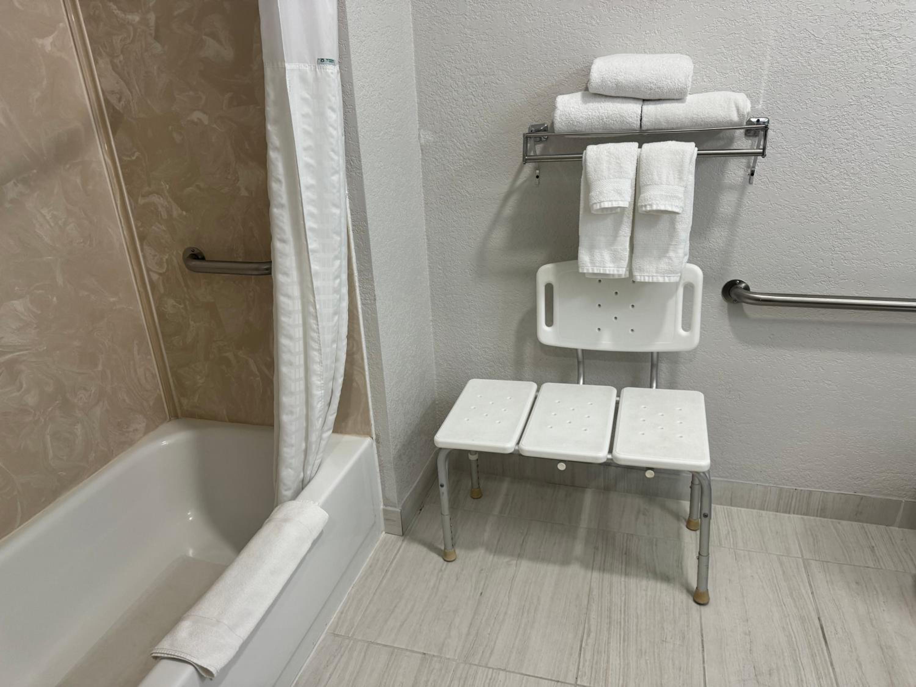 King Room - Mobility Access/Non-Smoking - Photo 7