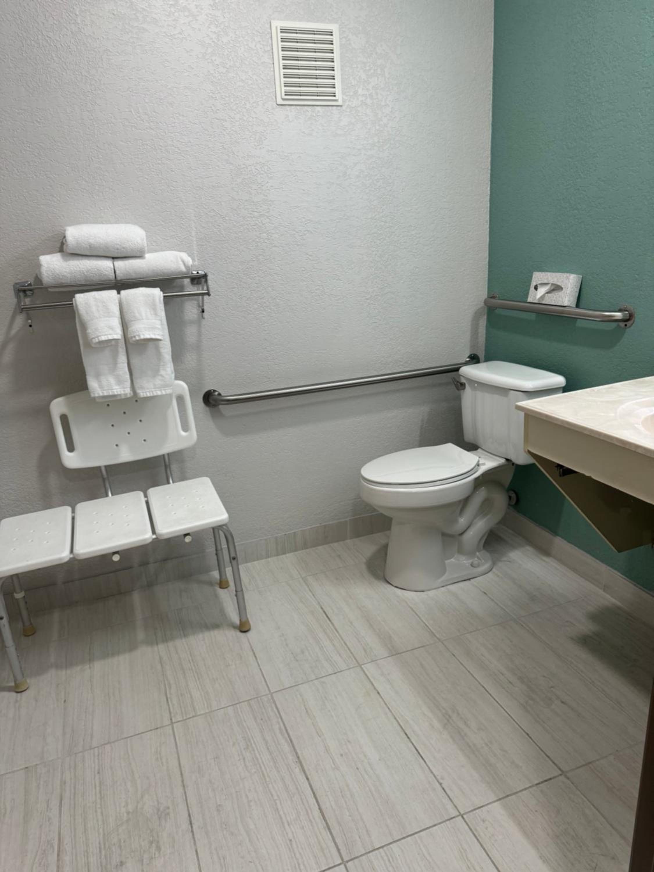 King Room - Mobility Access/Non-Smoking - Photo 8