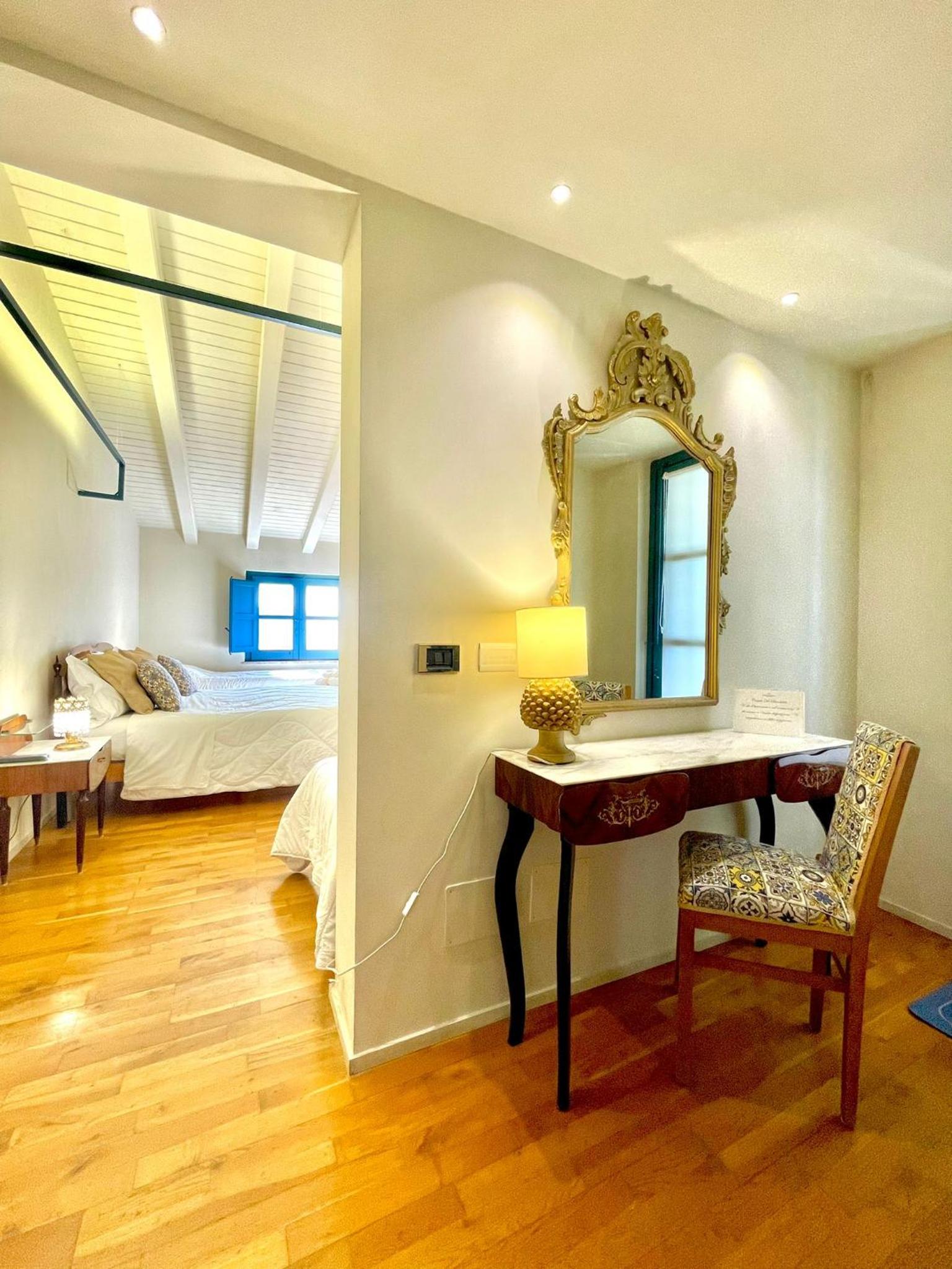 Deluxe Suite with Spa Bath - Photo 3