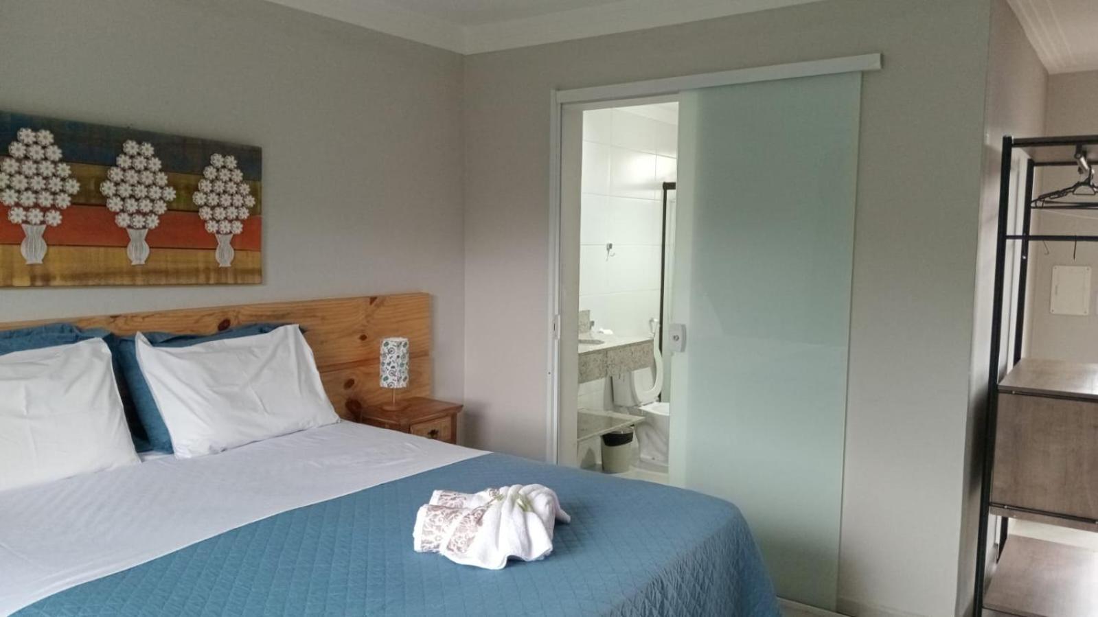 Queen Room with Balcony photo 2