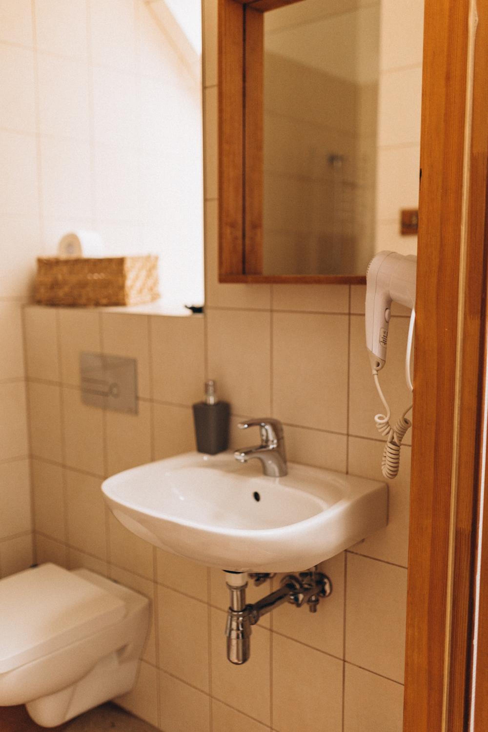 Triple Room with Bathroom - Photo 17