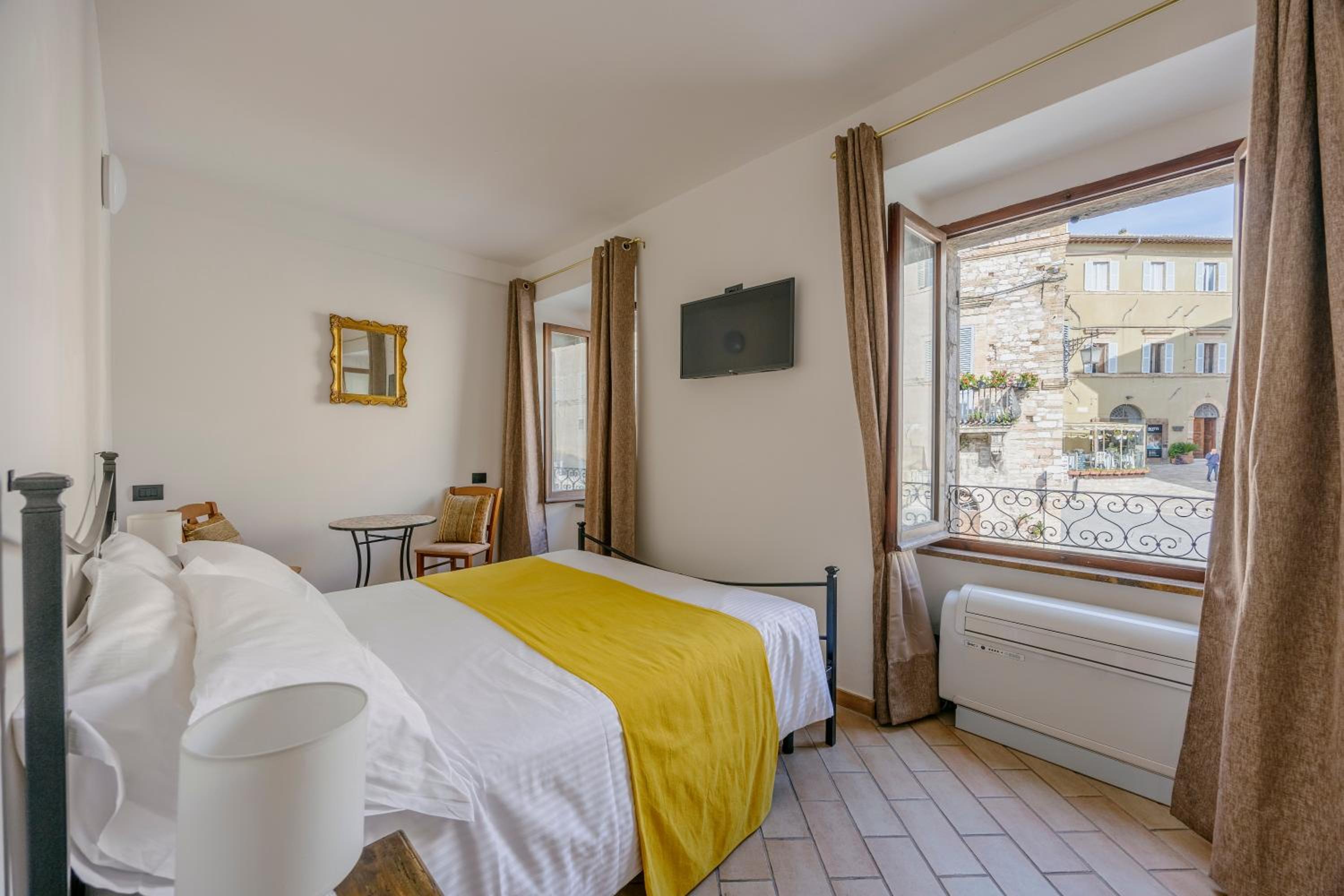 Double Room with Private Bathroom photo 1