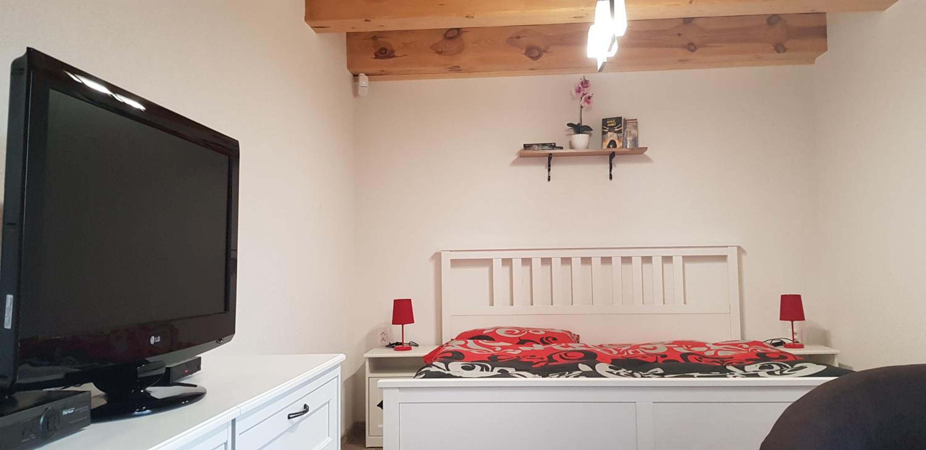Six-Bedroom House photo 1
