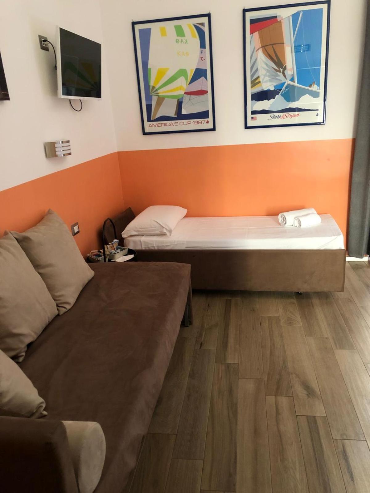 Triple Room with Private Bathroom photo 3