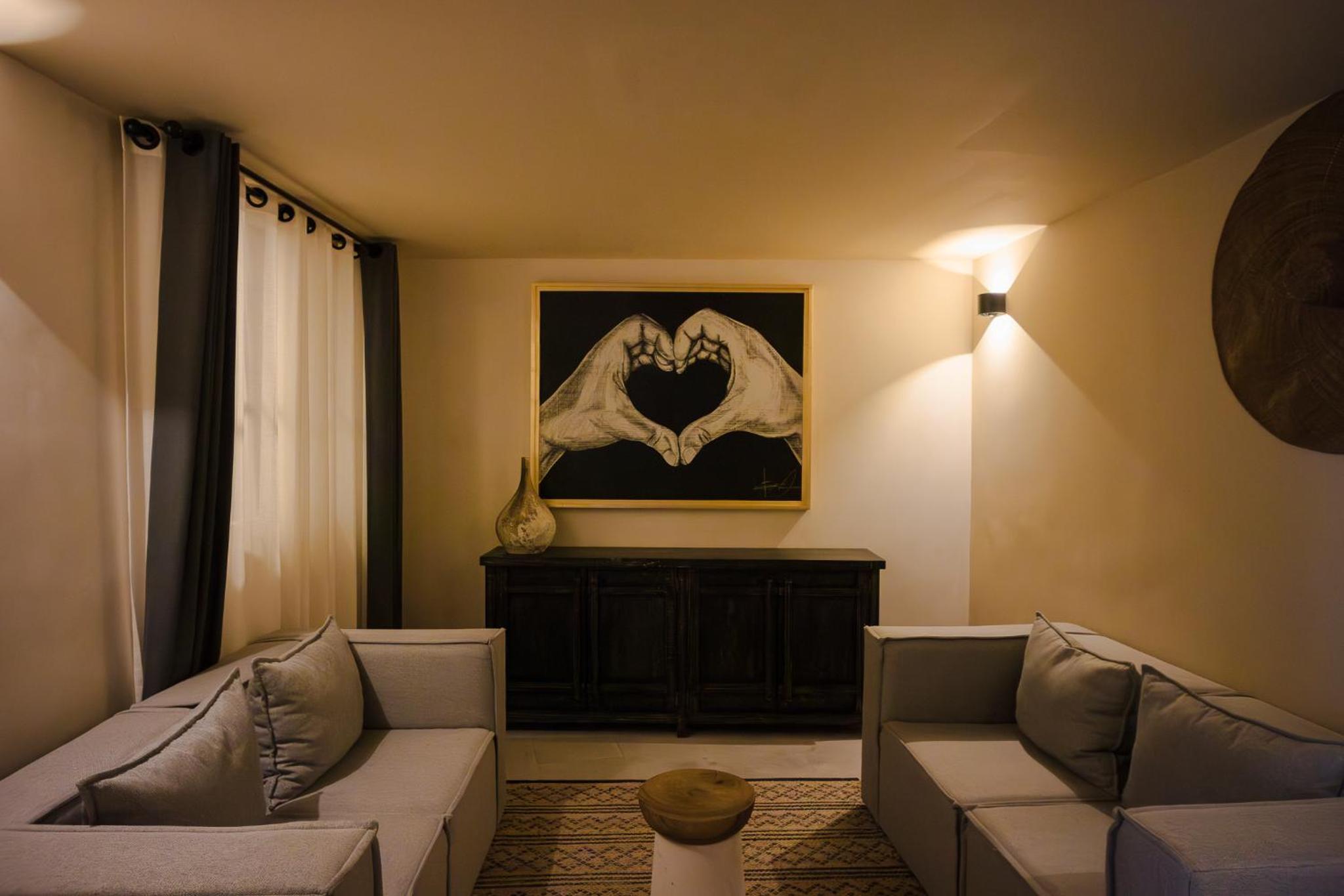Deluxe Suite - Photo 8