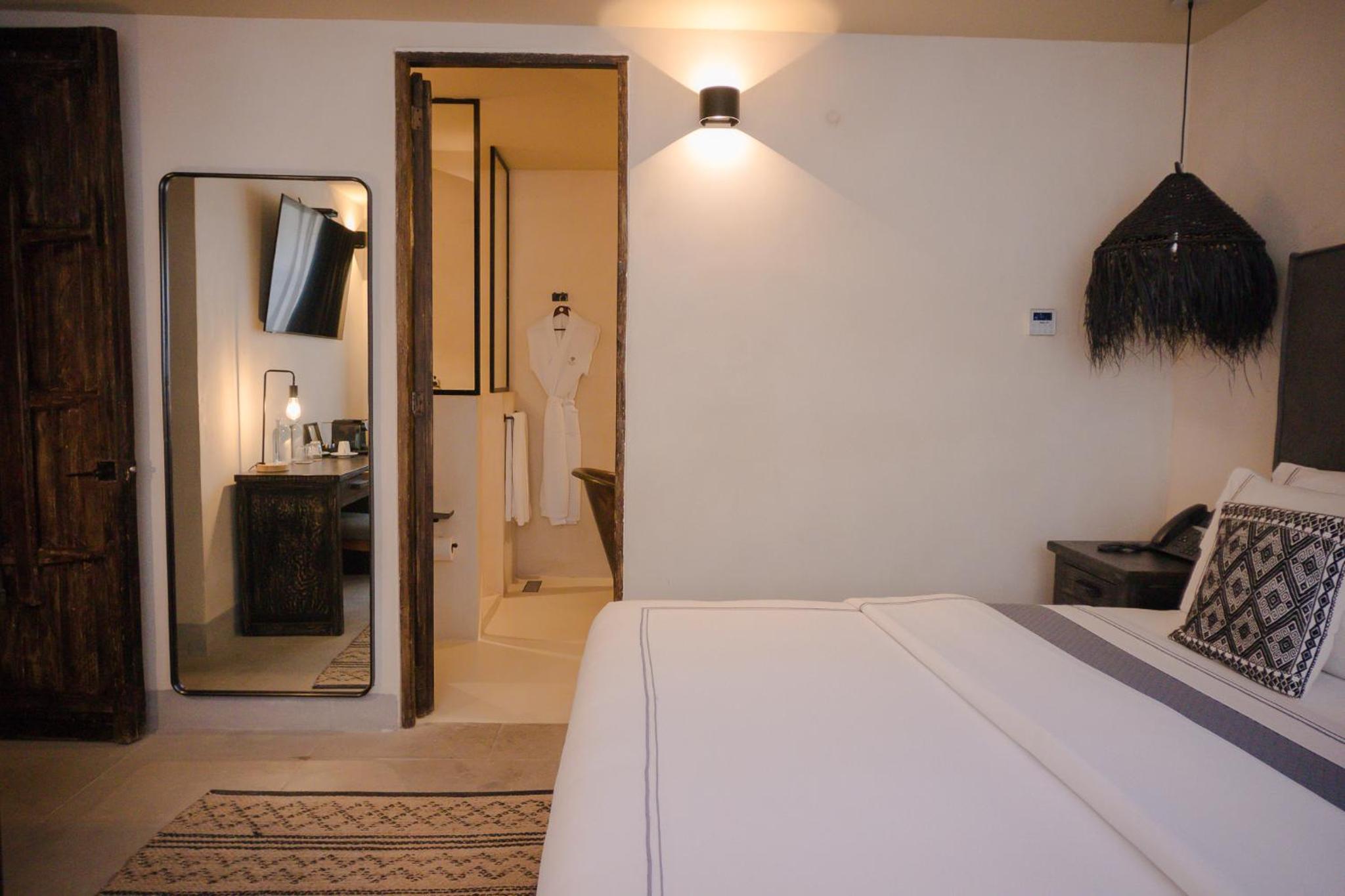 Deluxe Suite - Photo 5