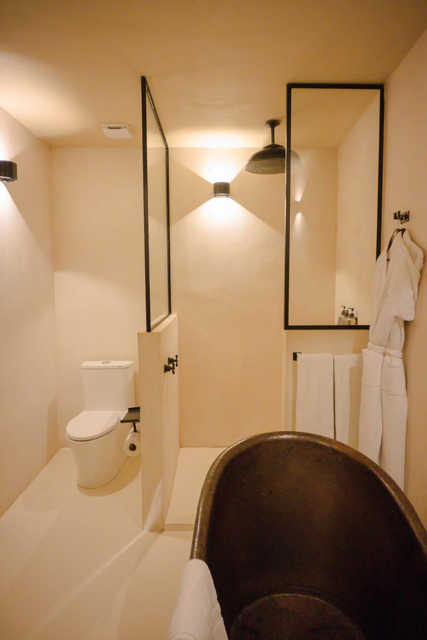 Deluxe Suite - Photo 6