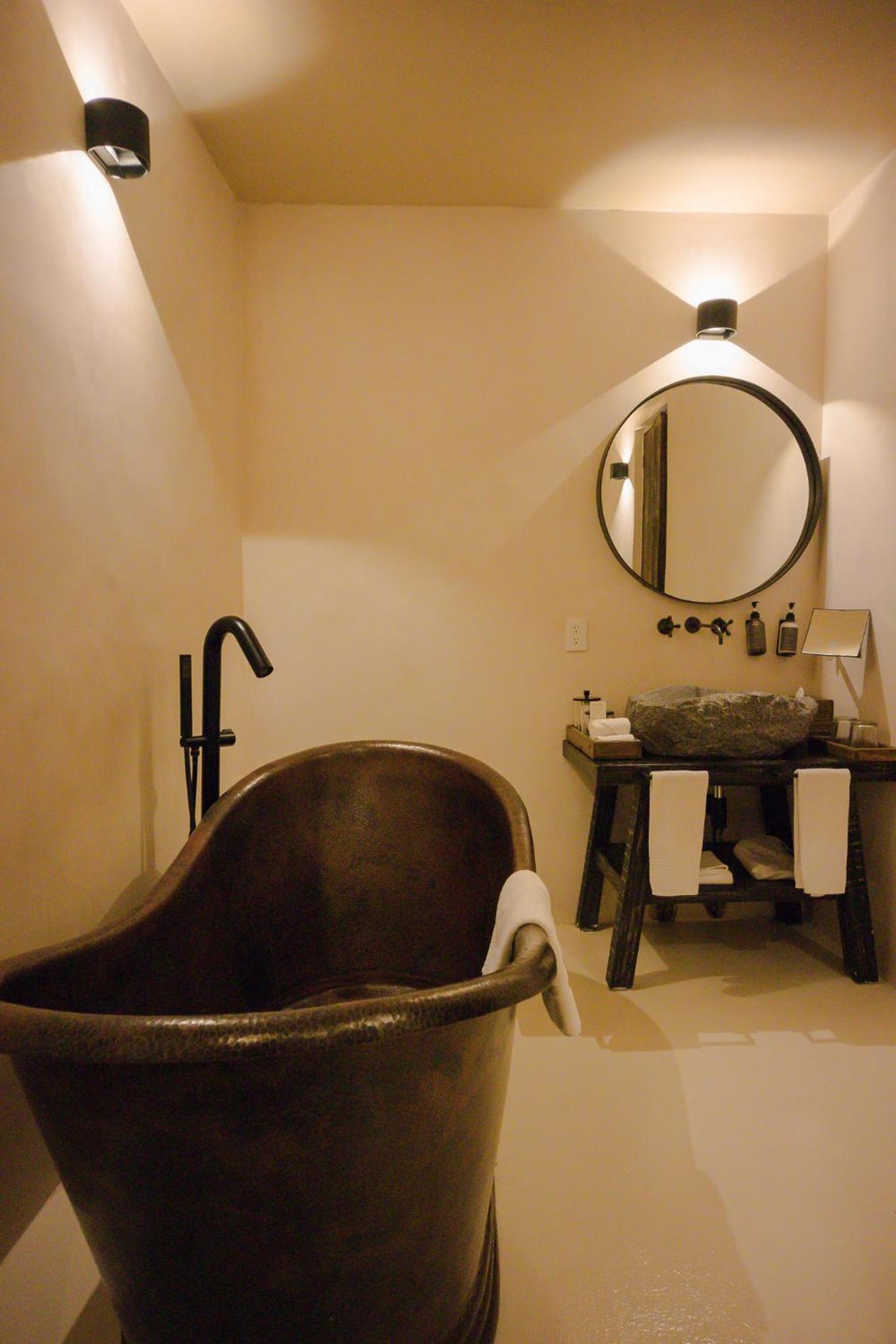 Deluxe Suite - Photo 7