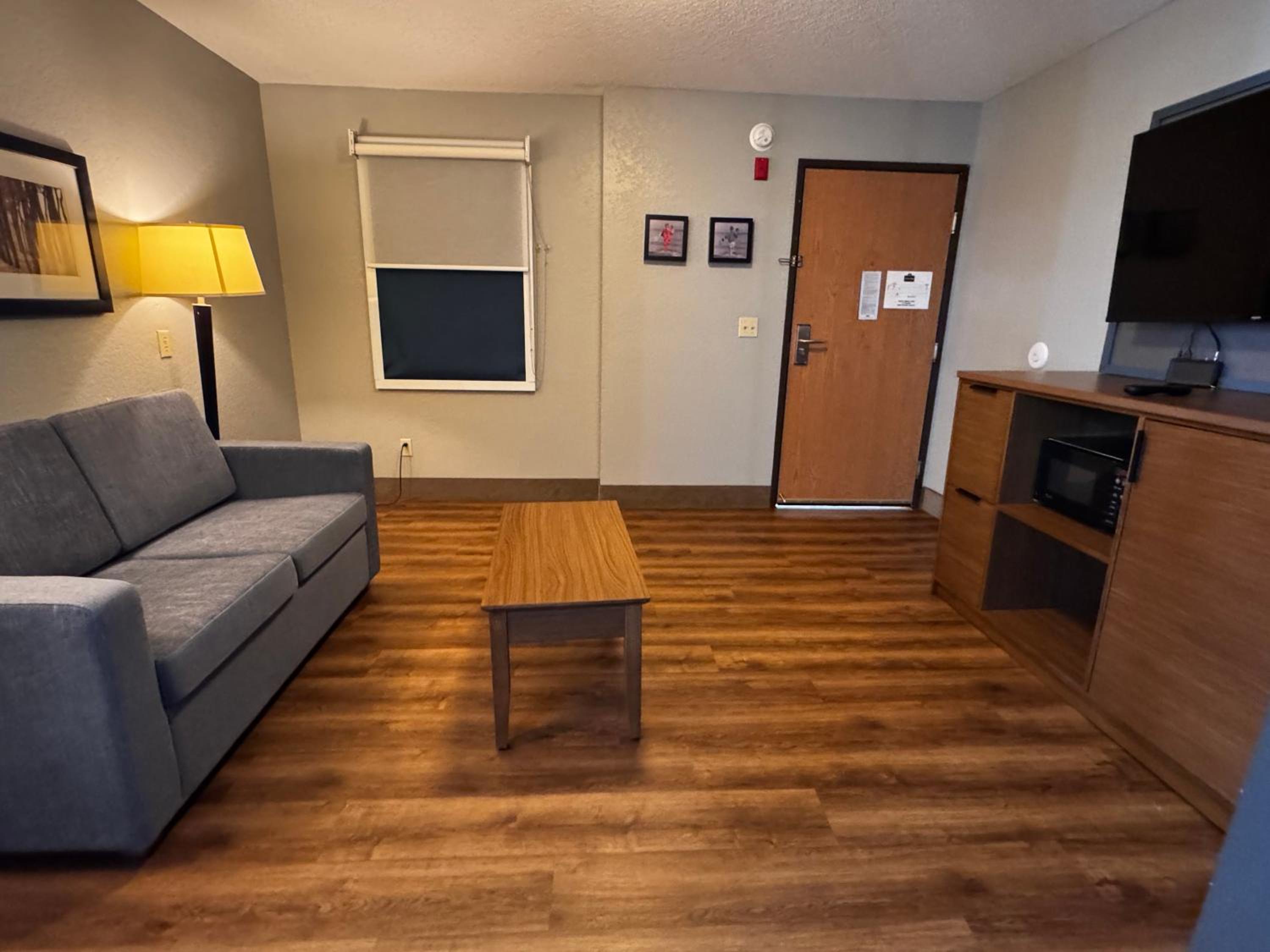 Premier King Suite - Non-Smoking - Photo 2