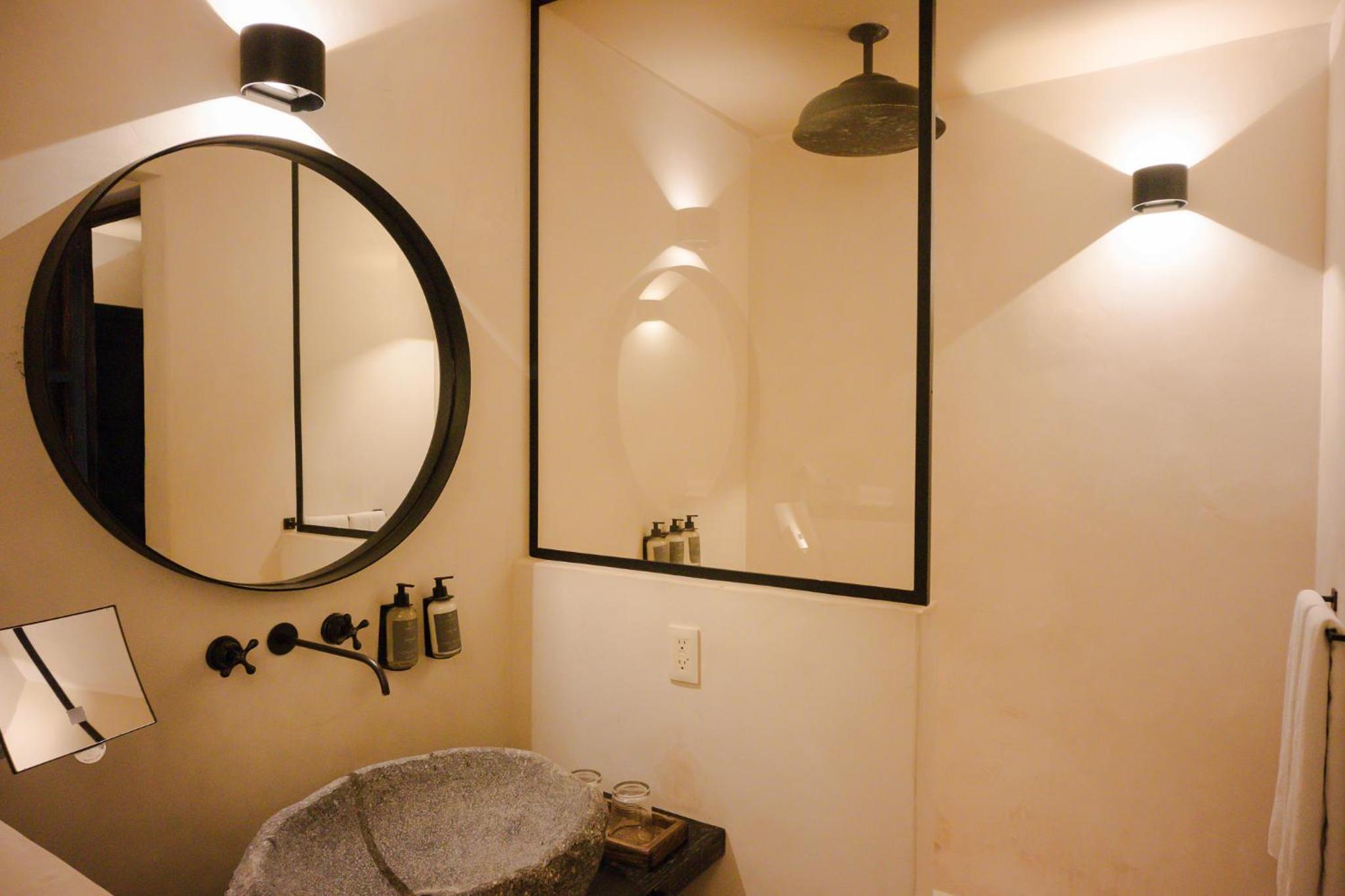 Double Room - Photo 18