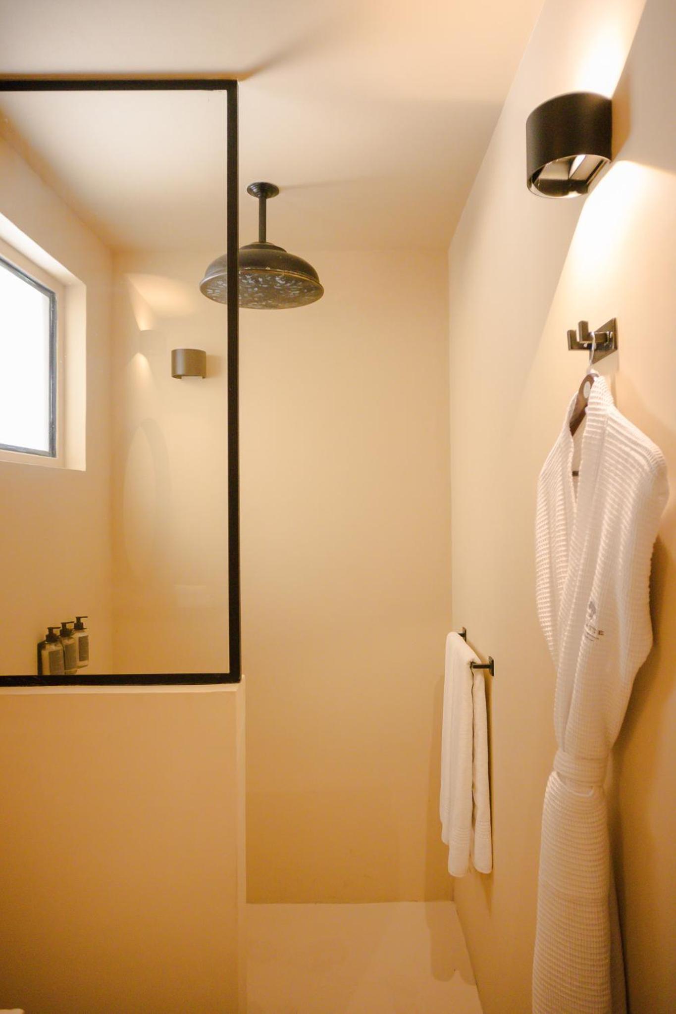 Double Room - Photo 8