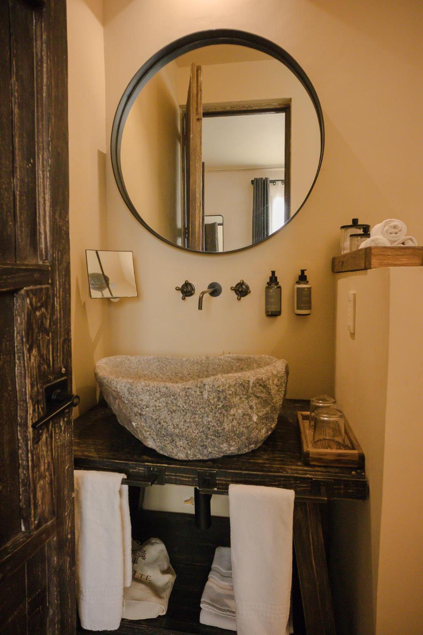 Double Room - Photo 6