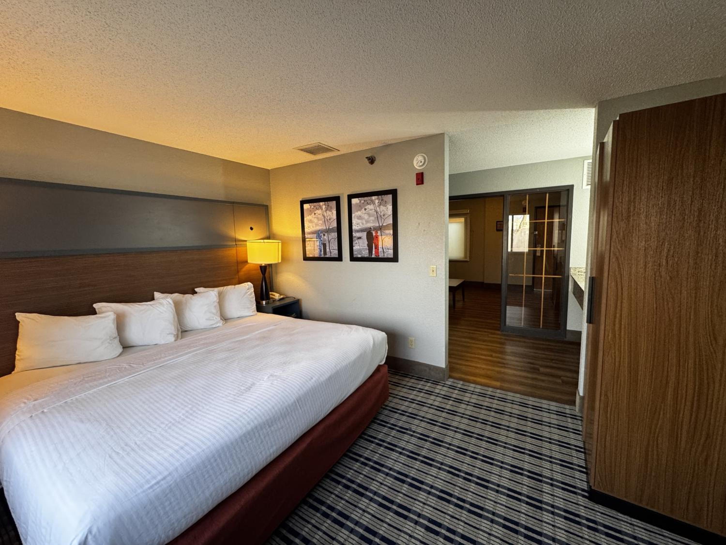 Superior King Suite - Non-Smoking - Photo 1