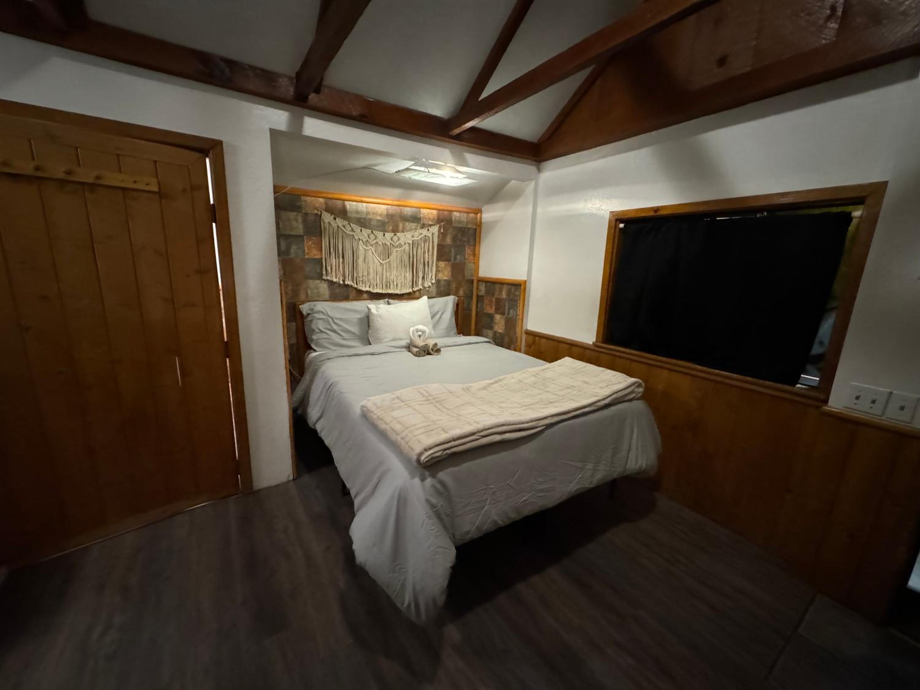 One-Bedroom House photo 1