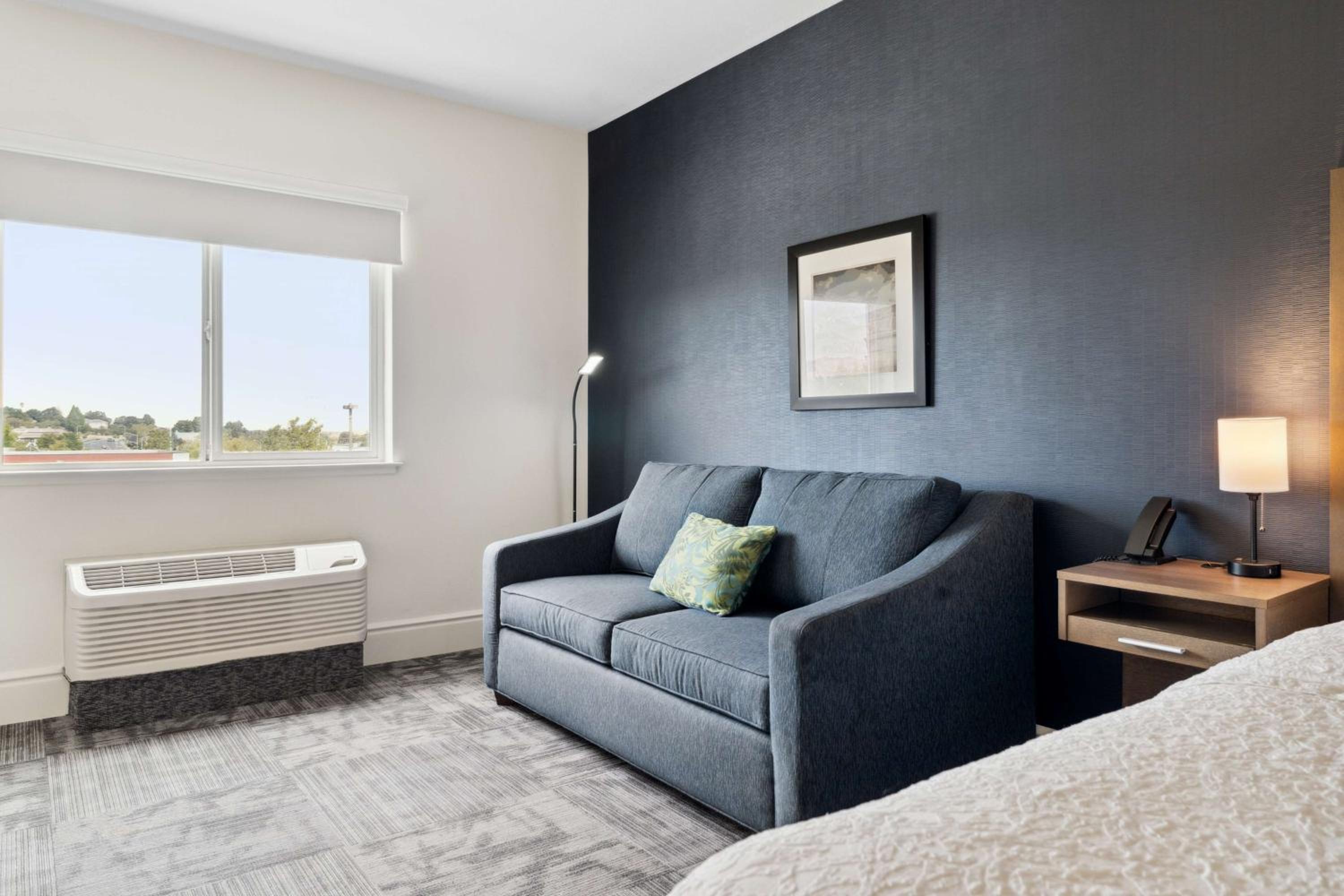 King Room - Disability Access/Non-Smoking - Photo 16