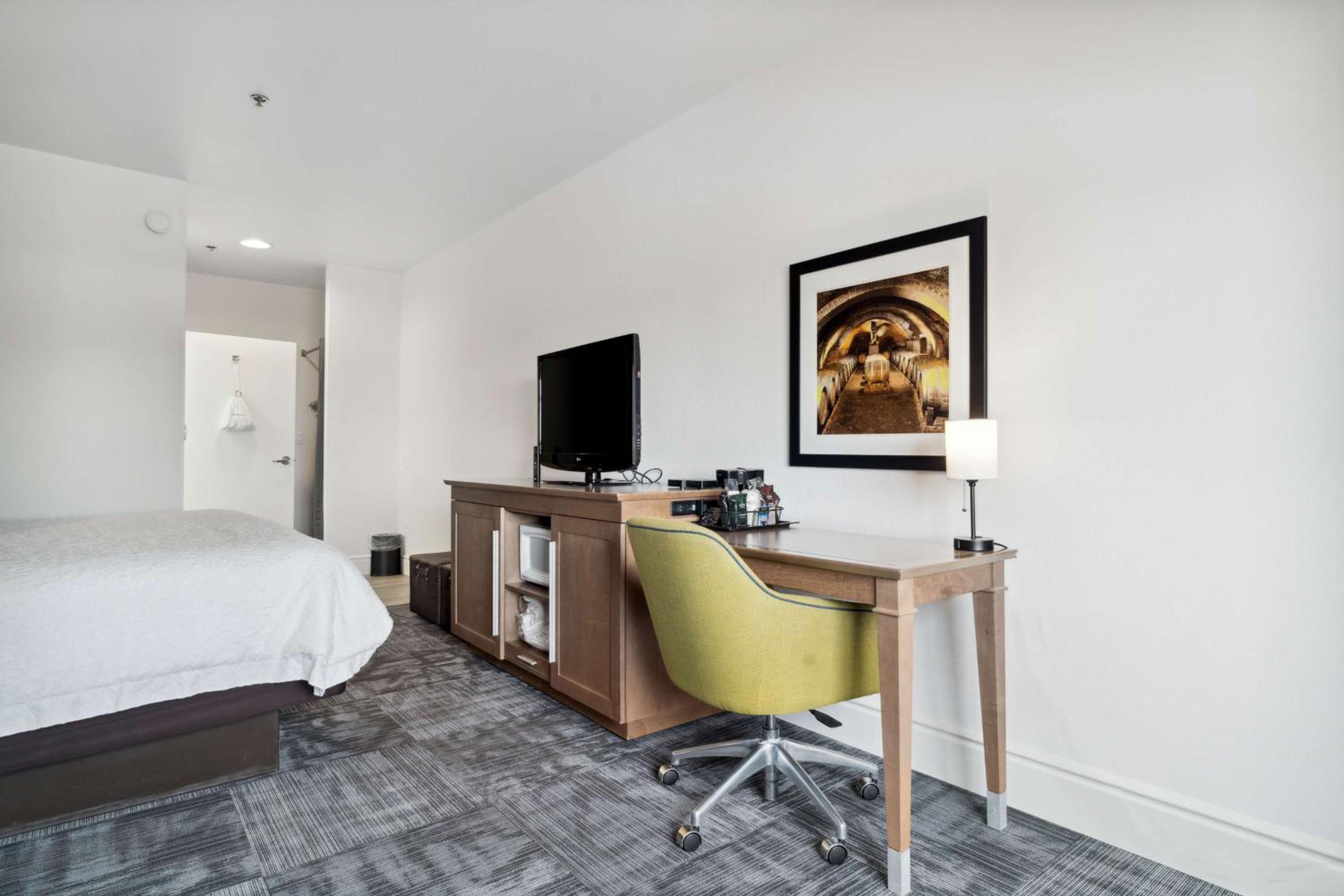 King Room - Disability Access/Non-Smoking - Photo 13