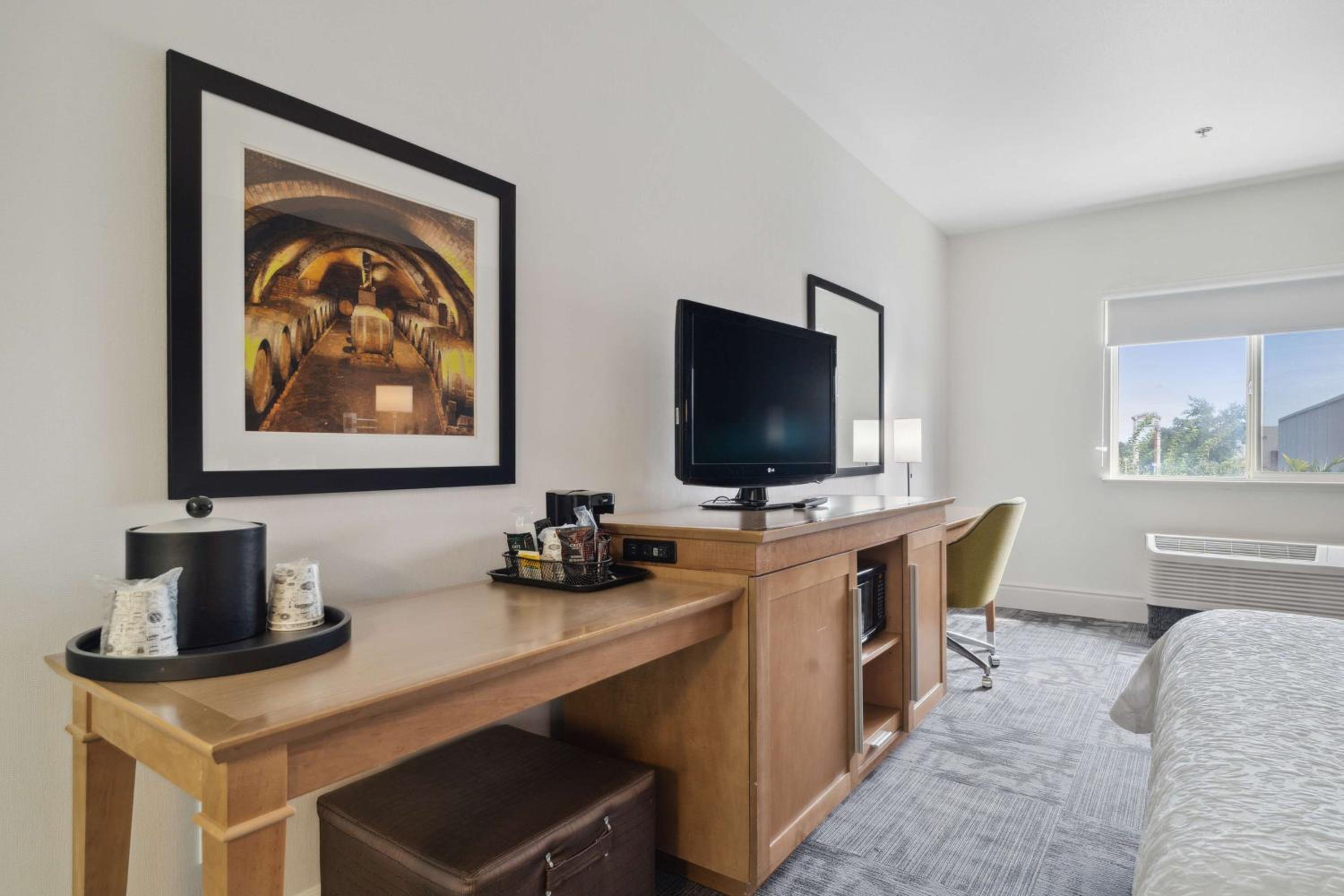 King Room - Disability Access/Non-Smoking - Photo 9