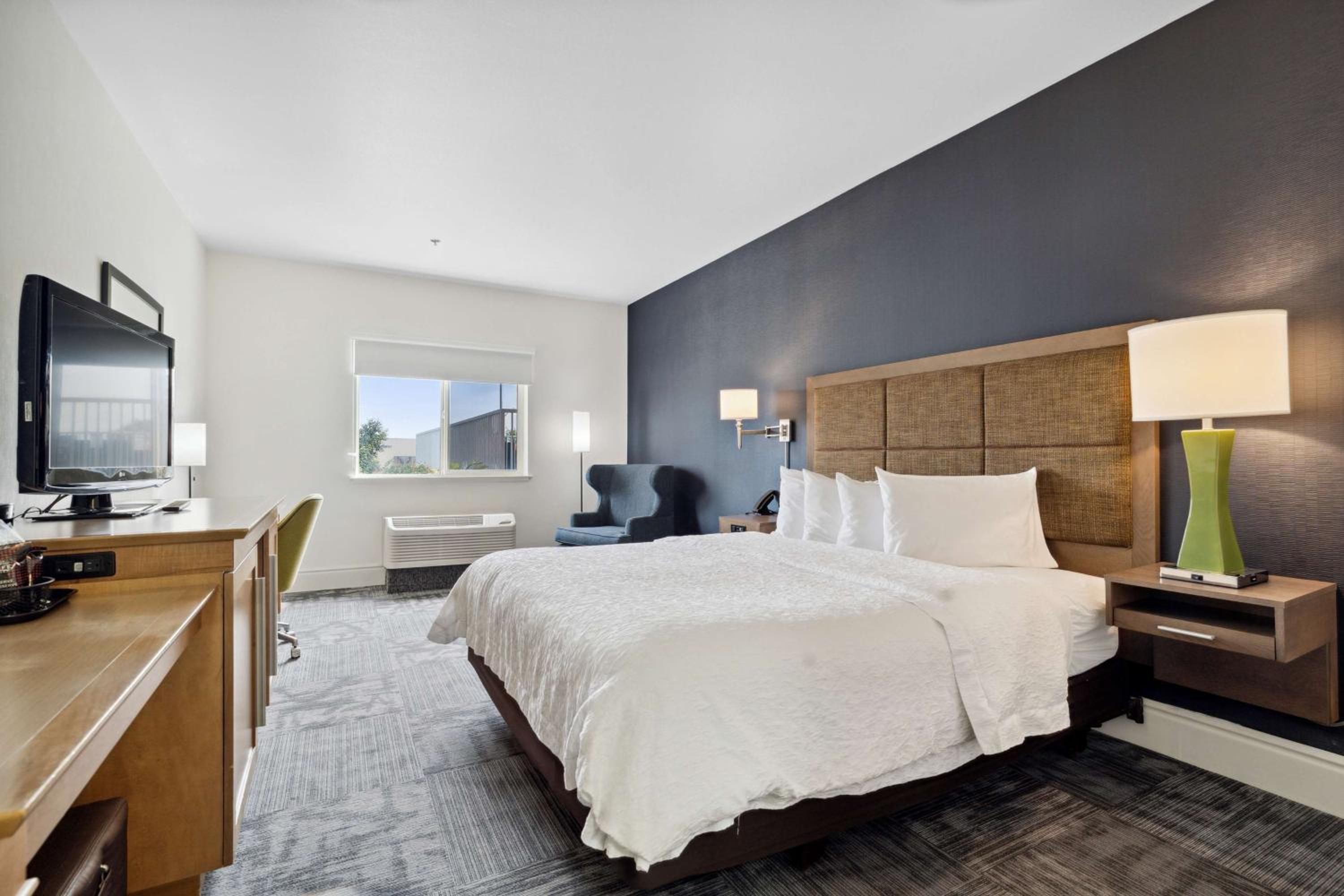 King Room - Disability Access/Non-Smoking - Photo 17
