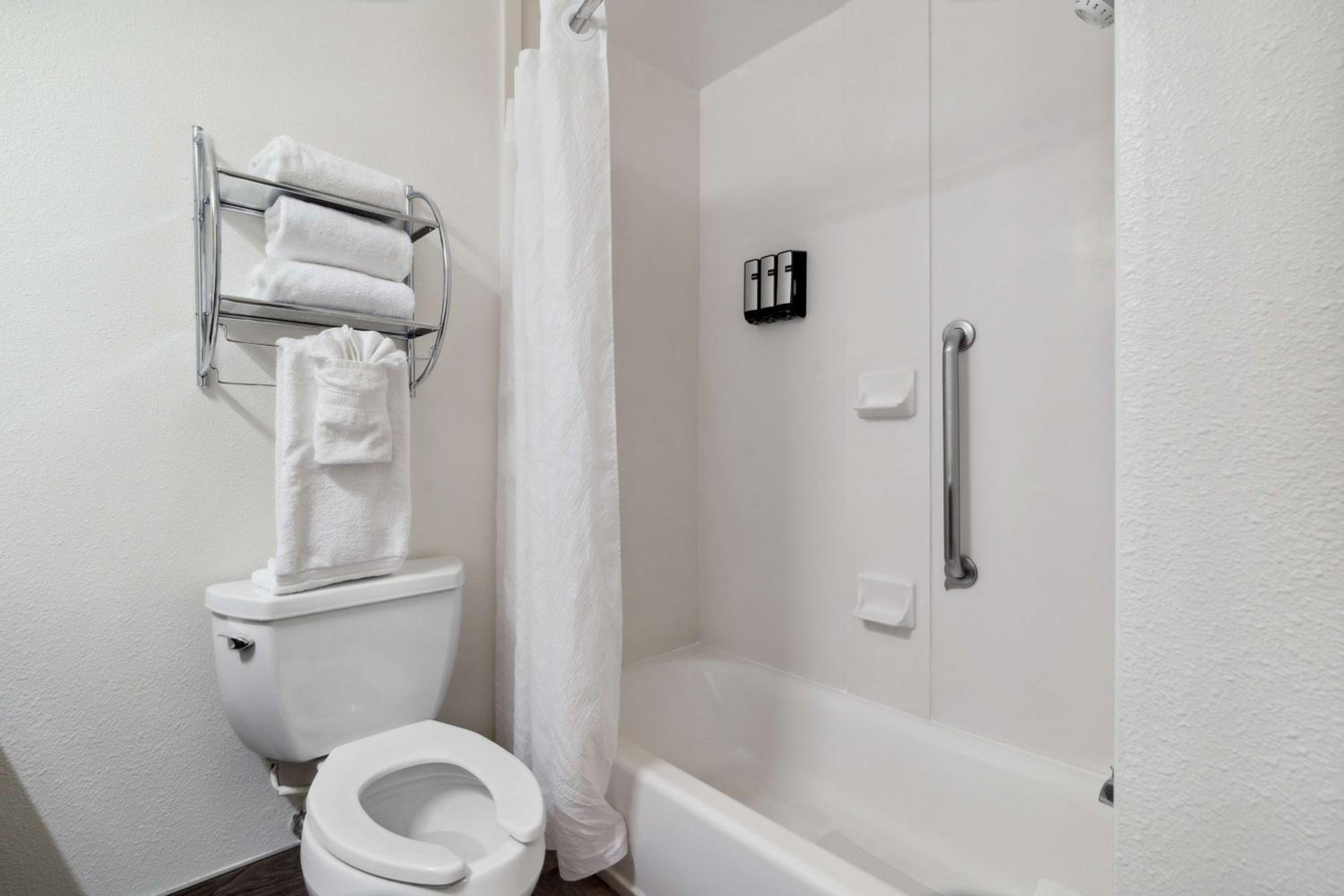 King Room - Disability Access/Non-Smoking - Photo 8
