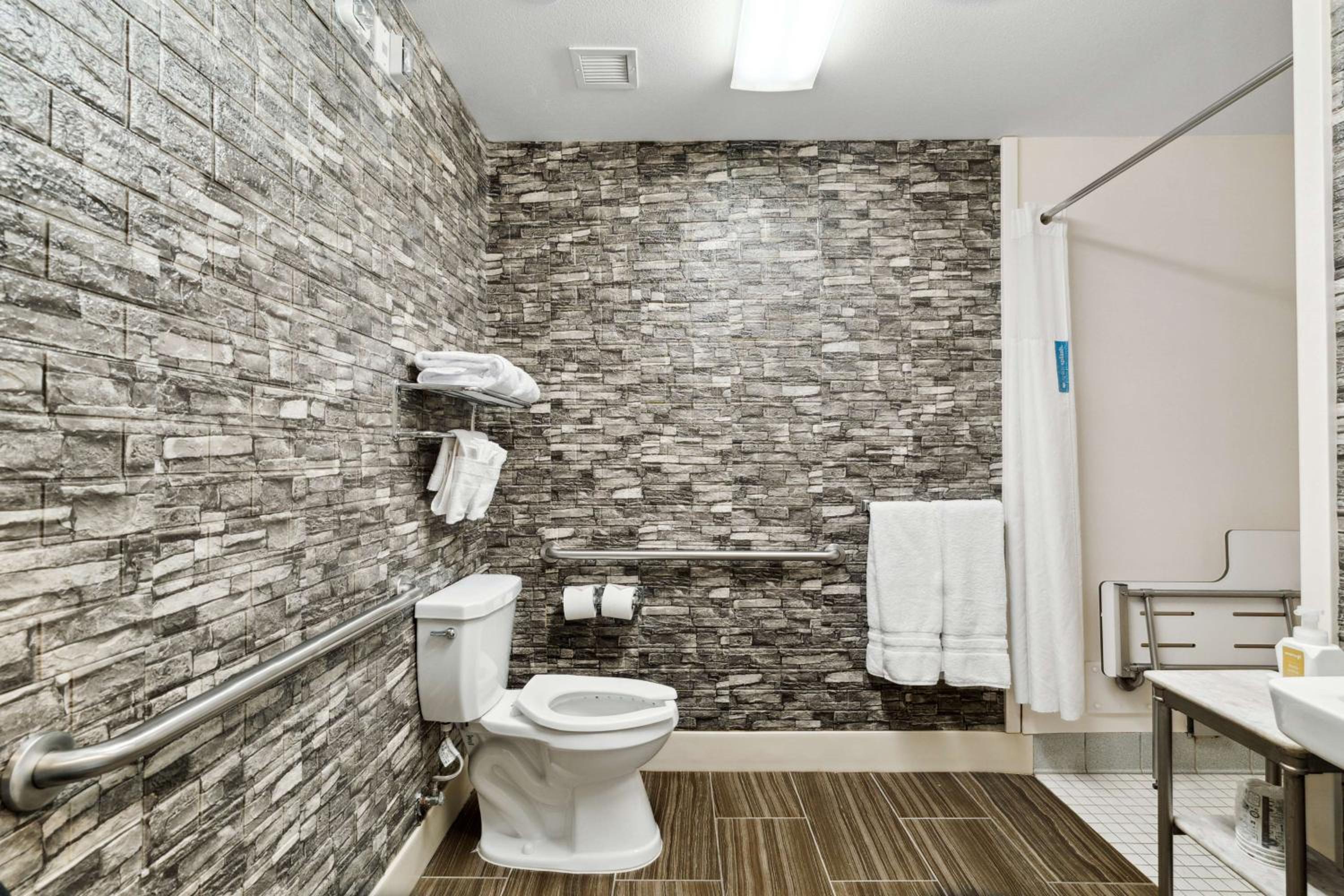 King Room with Roll-In Shower - Disability Access - Photo 14