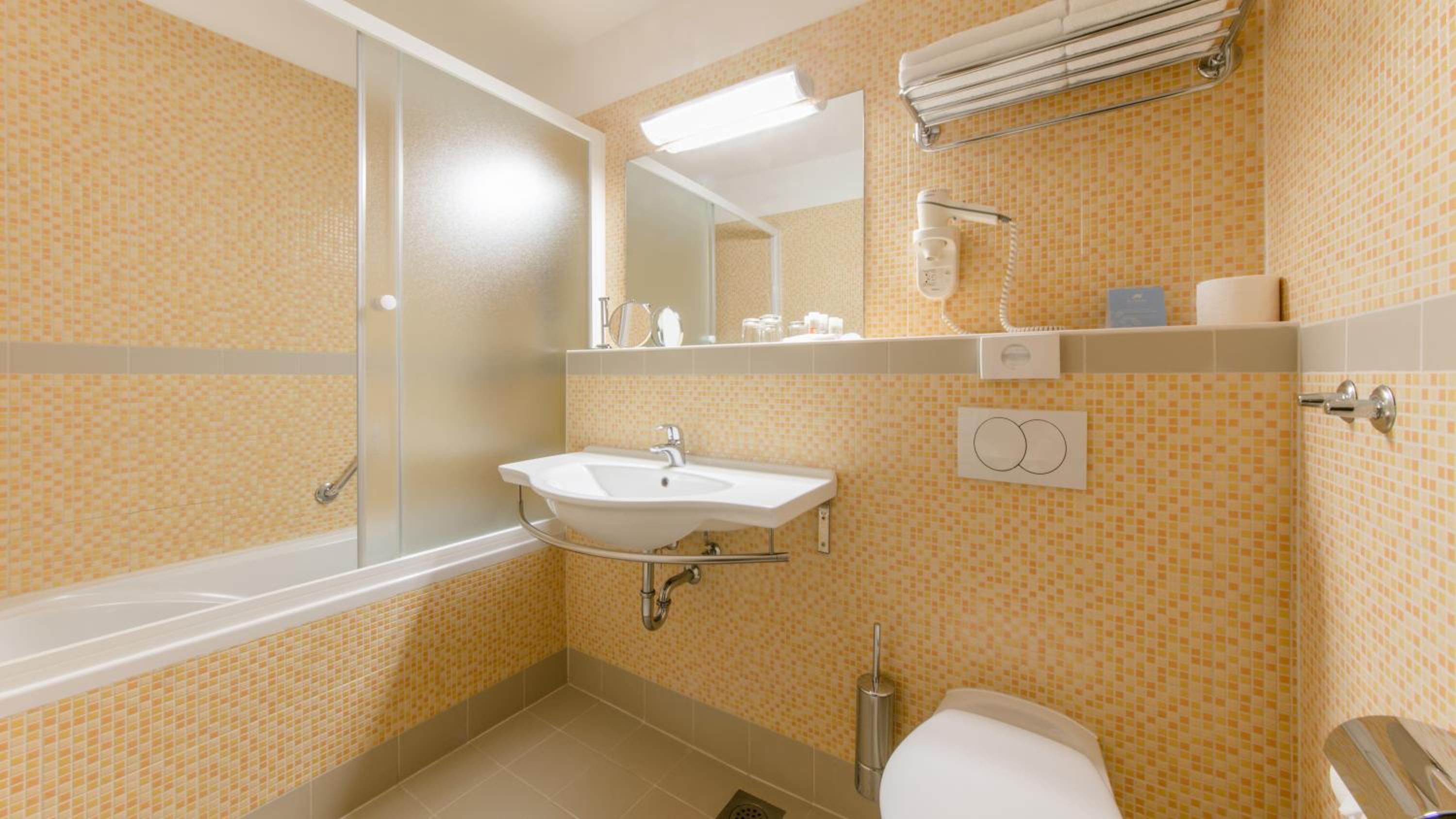 Suite with Balcony and Sea Side - Photo 4