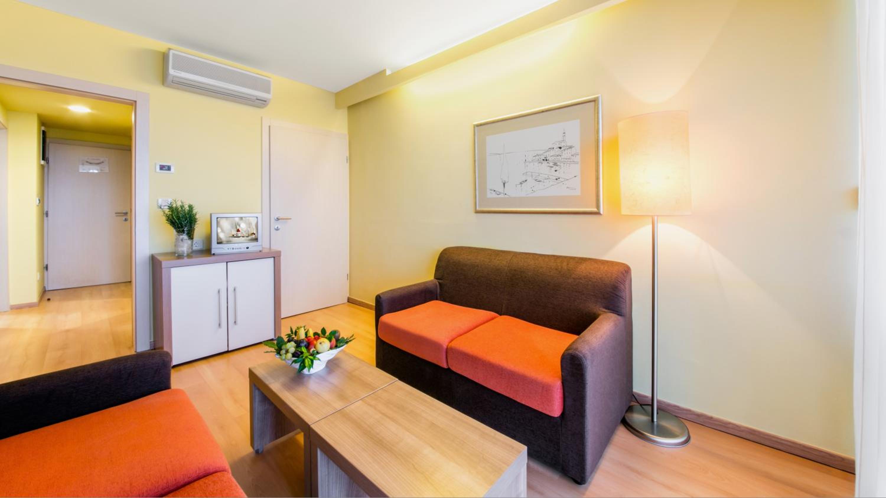 Suite with Balcony and Sea Side - Photo 6