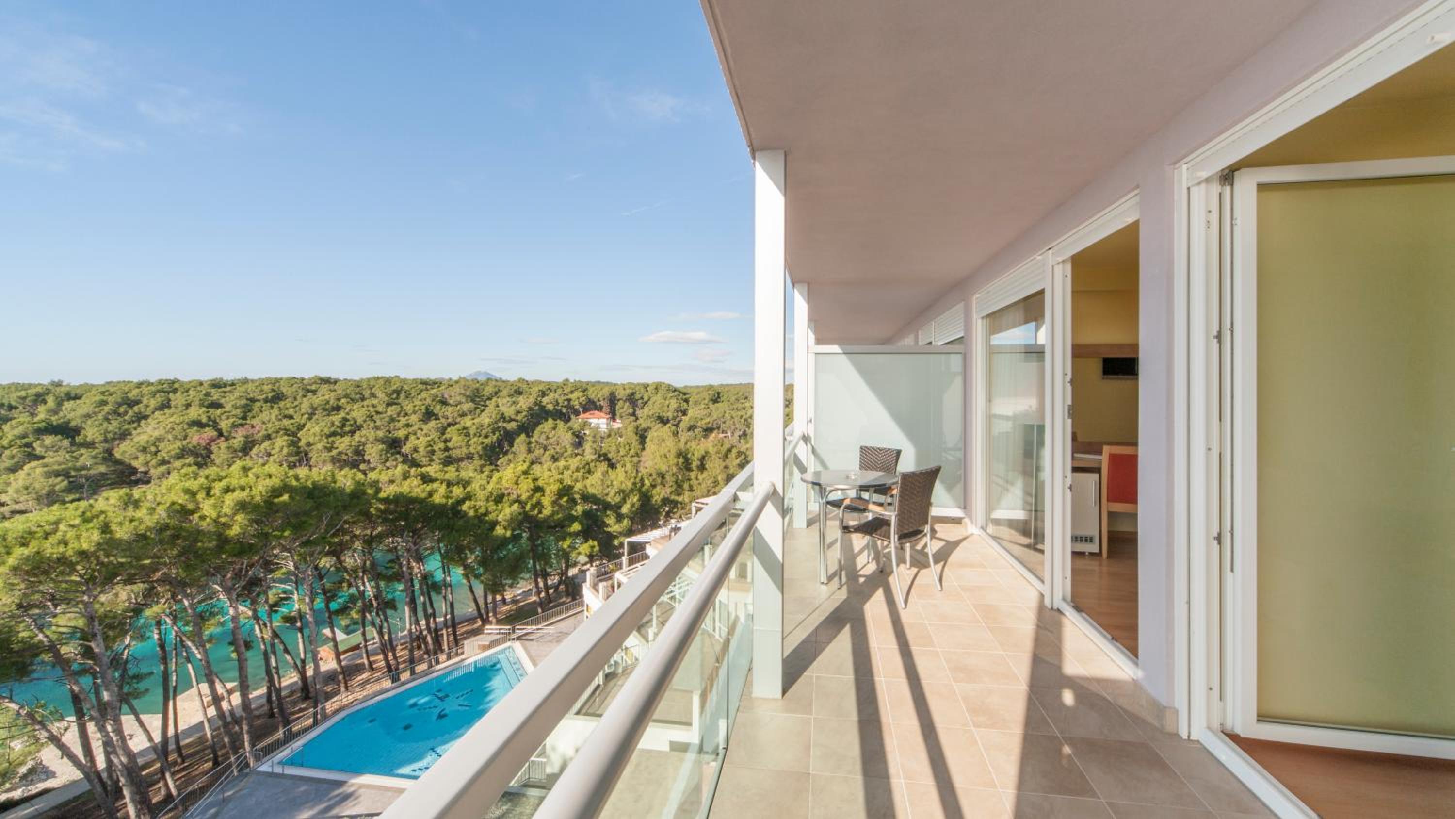 Suite with Balcony and Sea Side - Photo 3