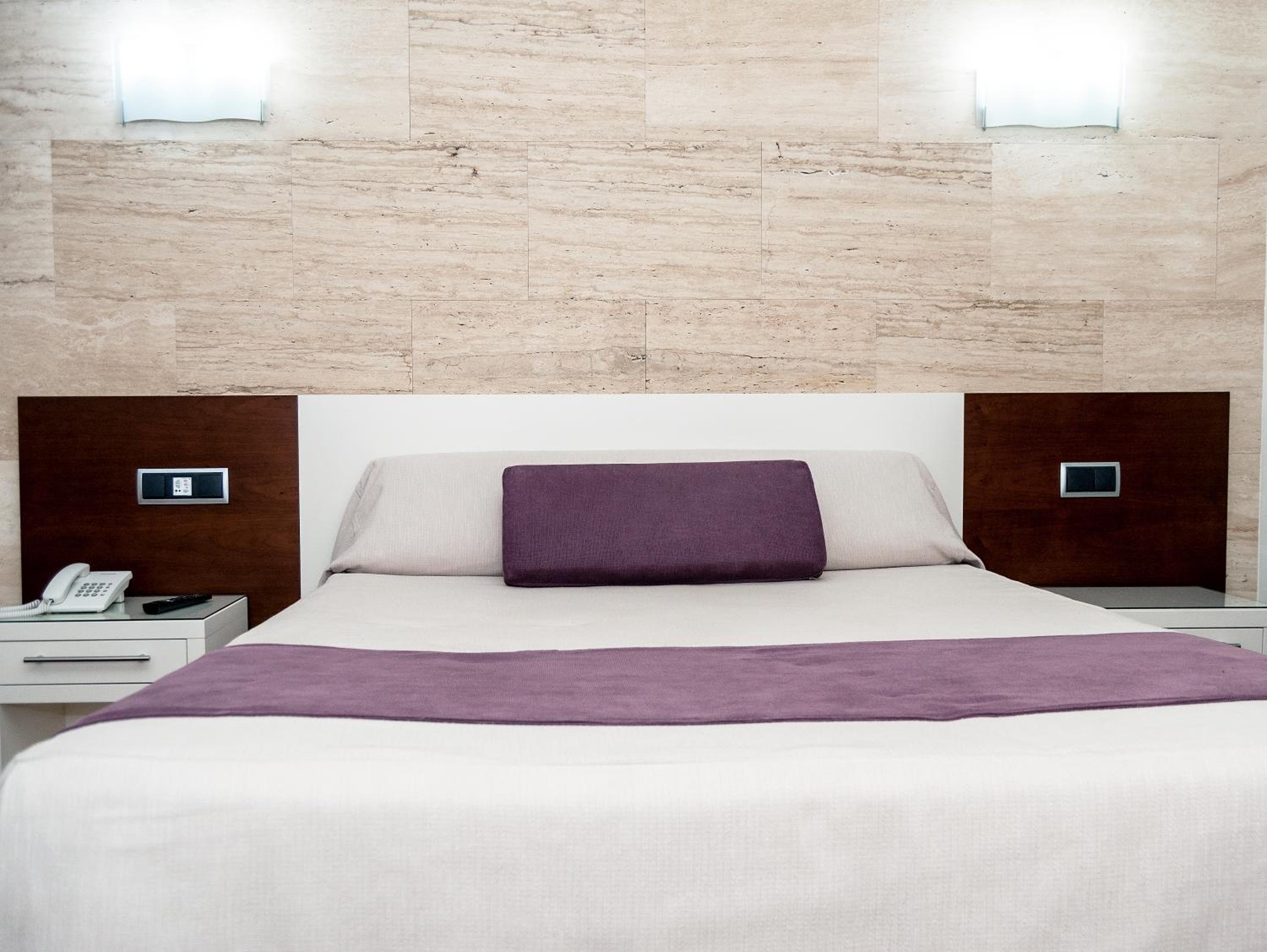 Double or Twin Room - Photo 7