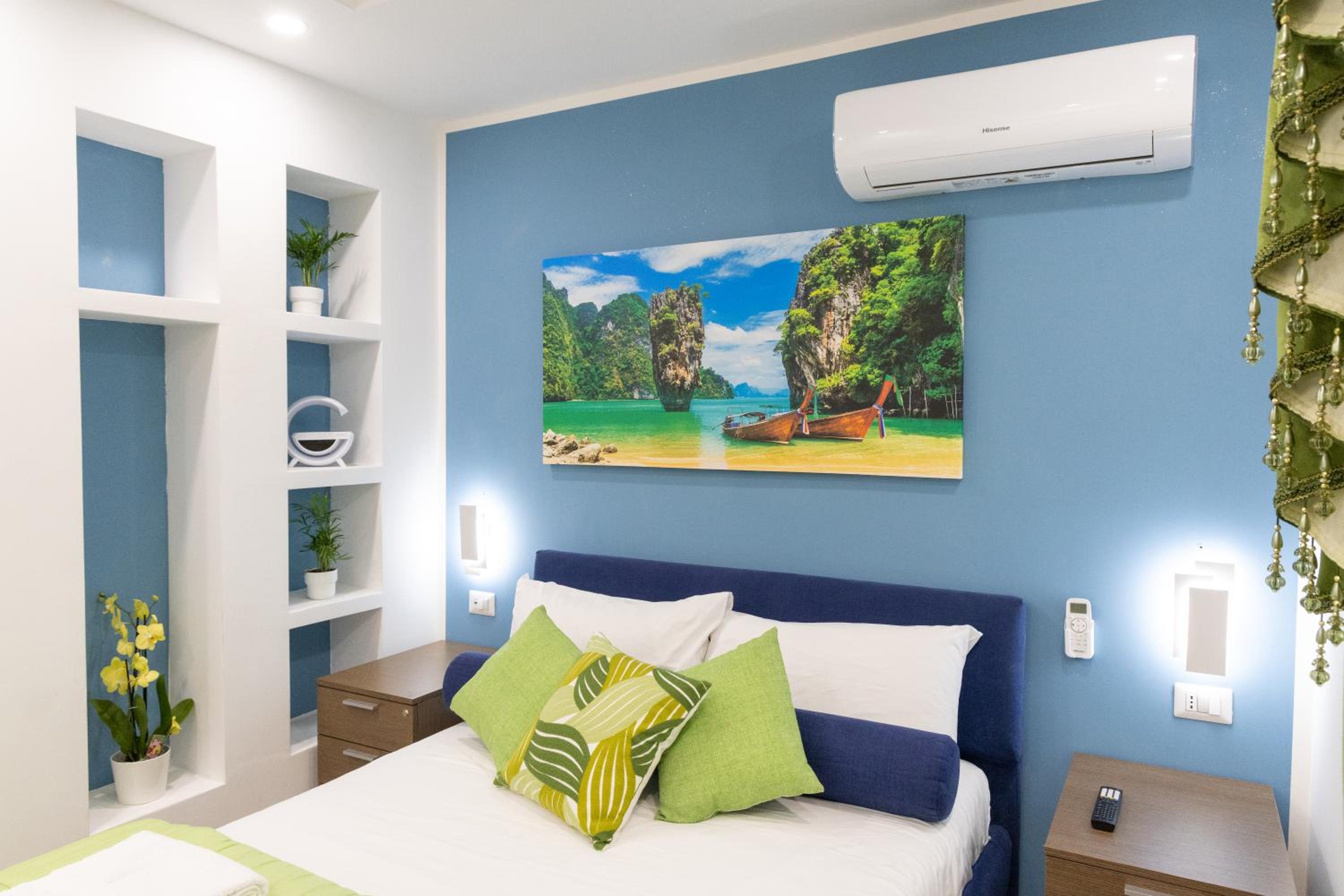 Single Room with Private Bathroom photo 2