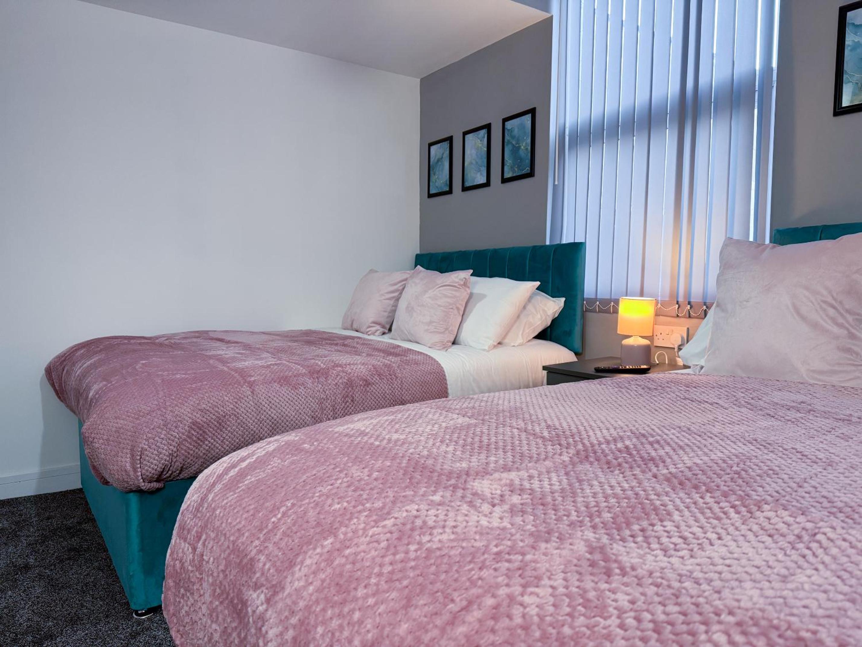 Quadruple Room with Private Bathroom