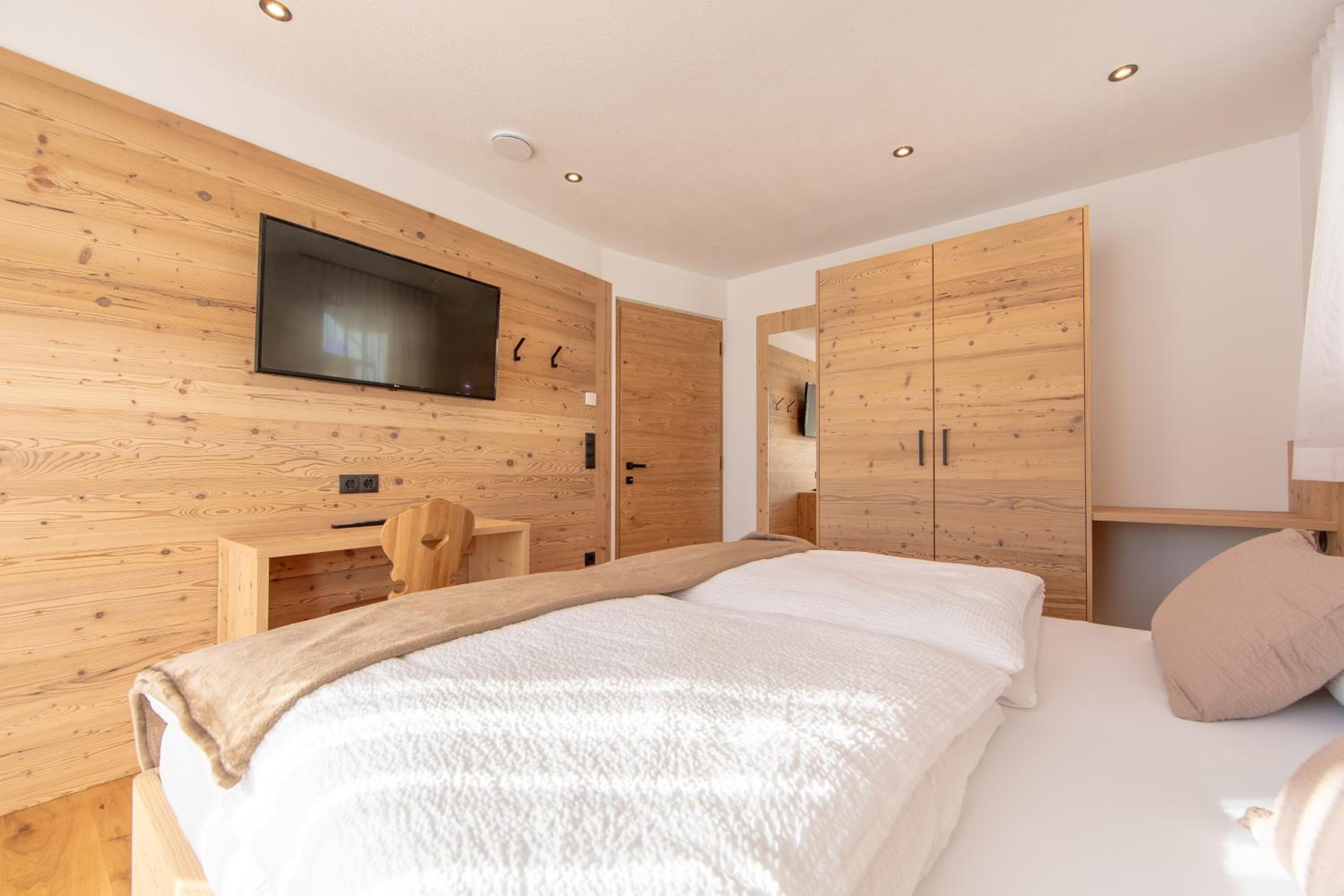Two-Bedroom Apartment With Balcony photo 2