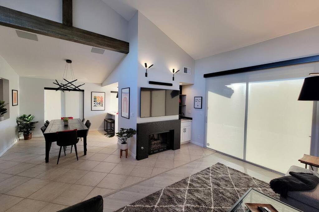 Three-Bedroom House photo 2