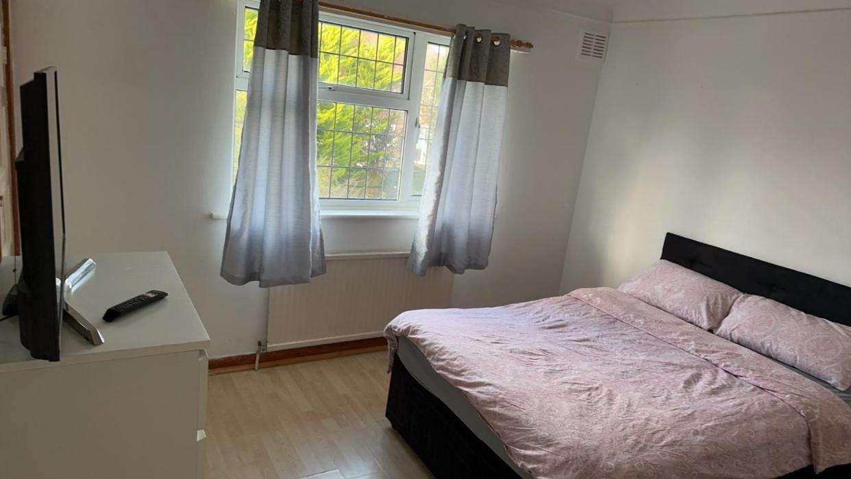 Single Room with Shared Bathroom