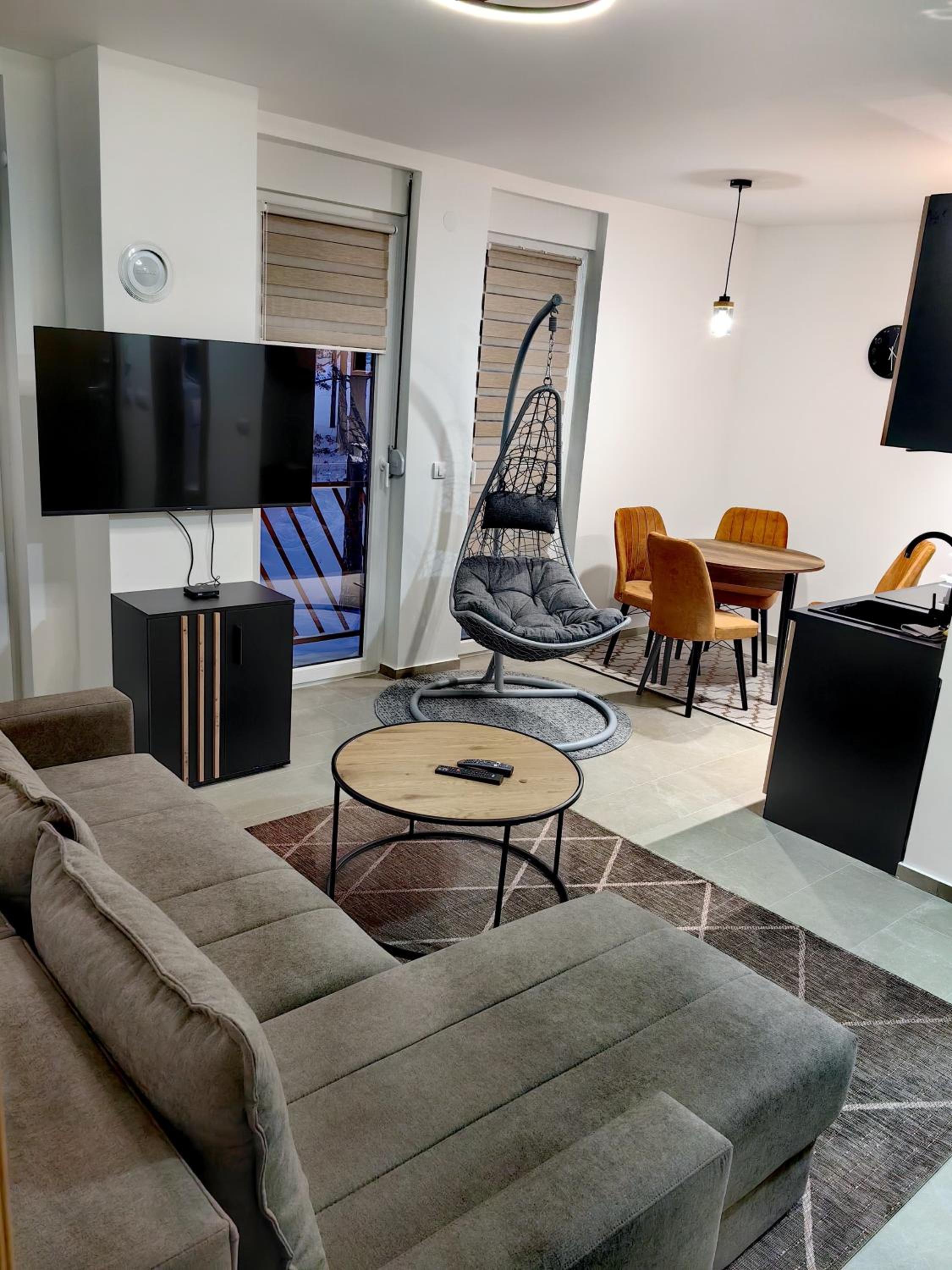 One-Bedroom Apartment photo 1