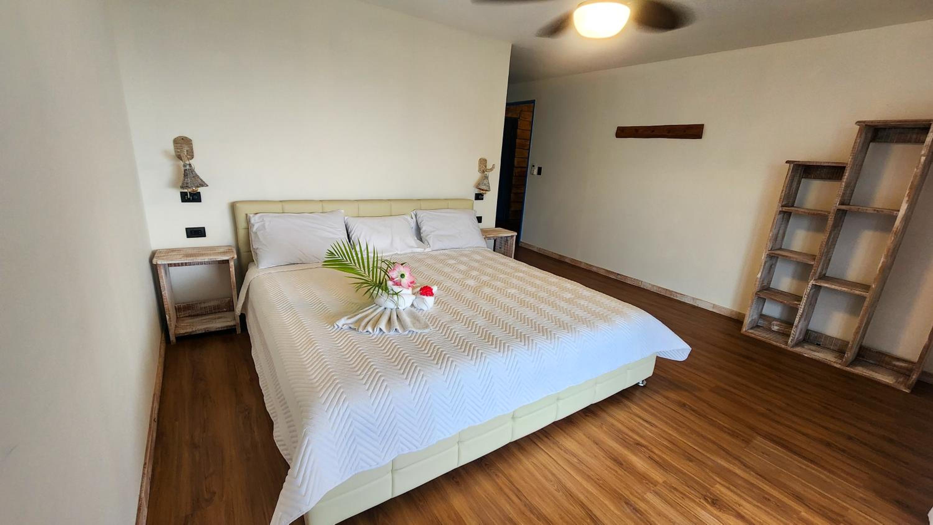 Deluxe Double Room with Balcony and Sea View photo 2