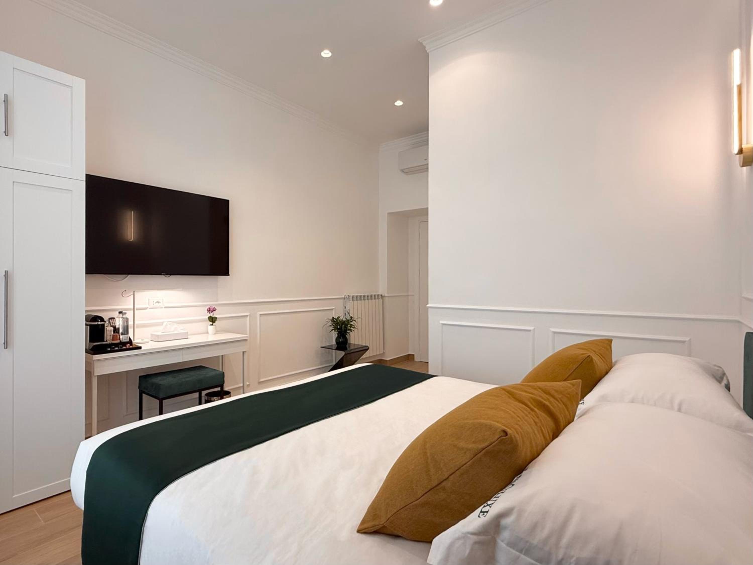 Deluxe King Room photo 3