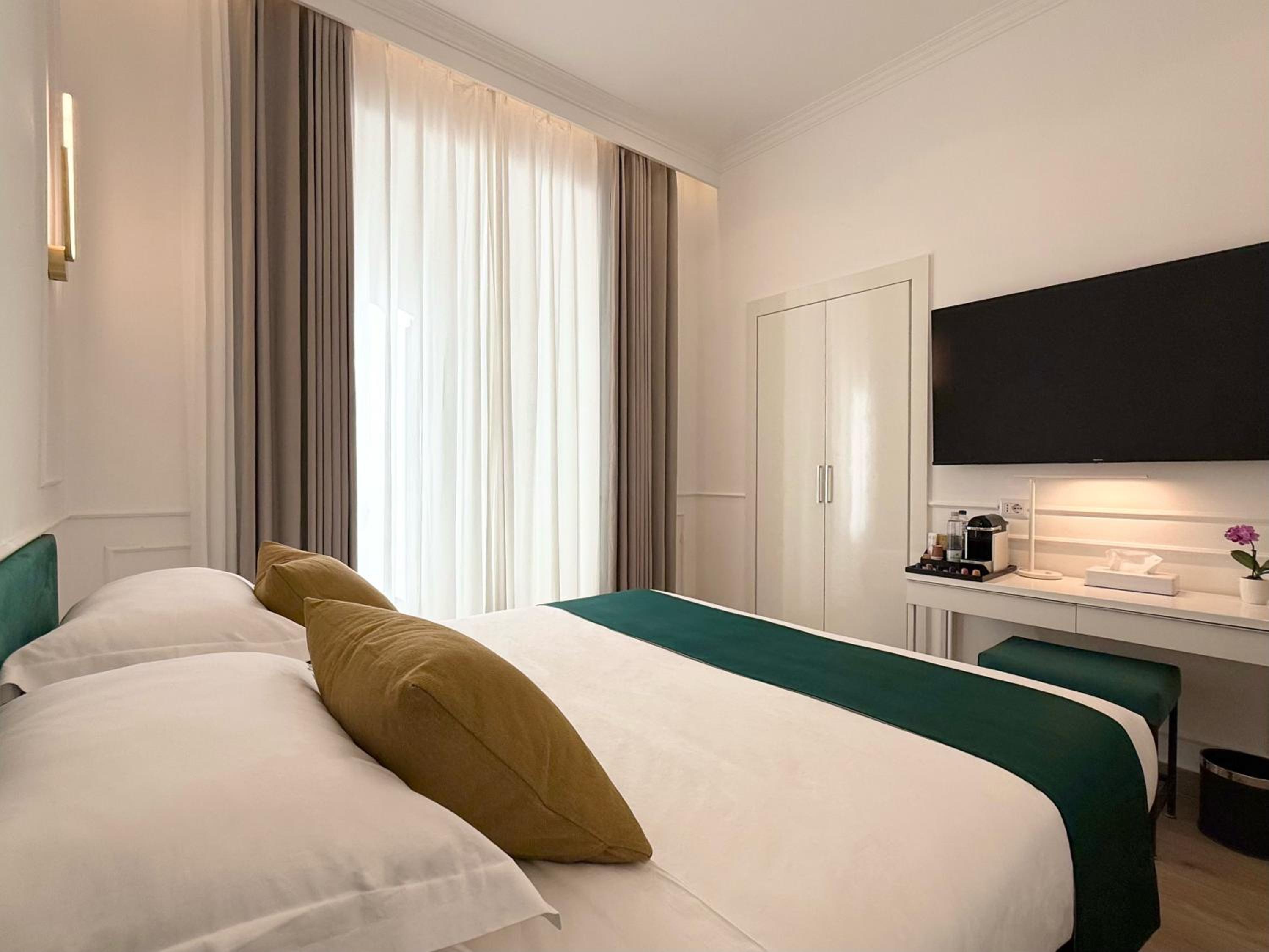 Superior King Room photo 2