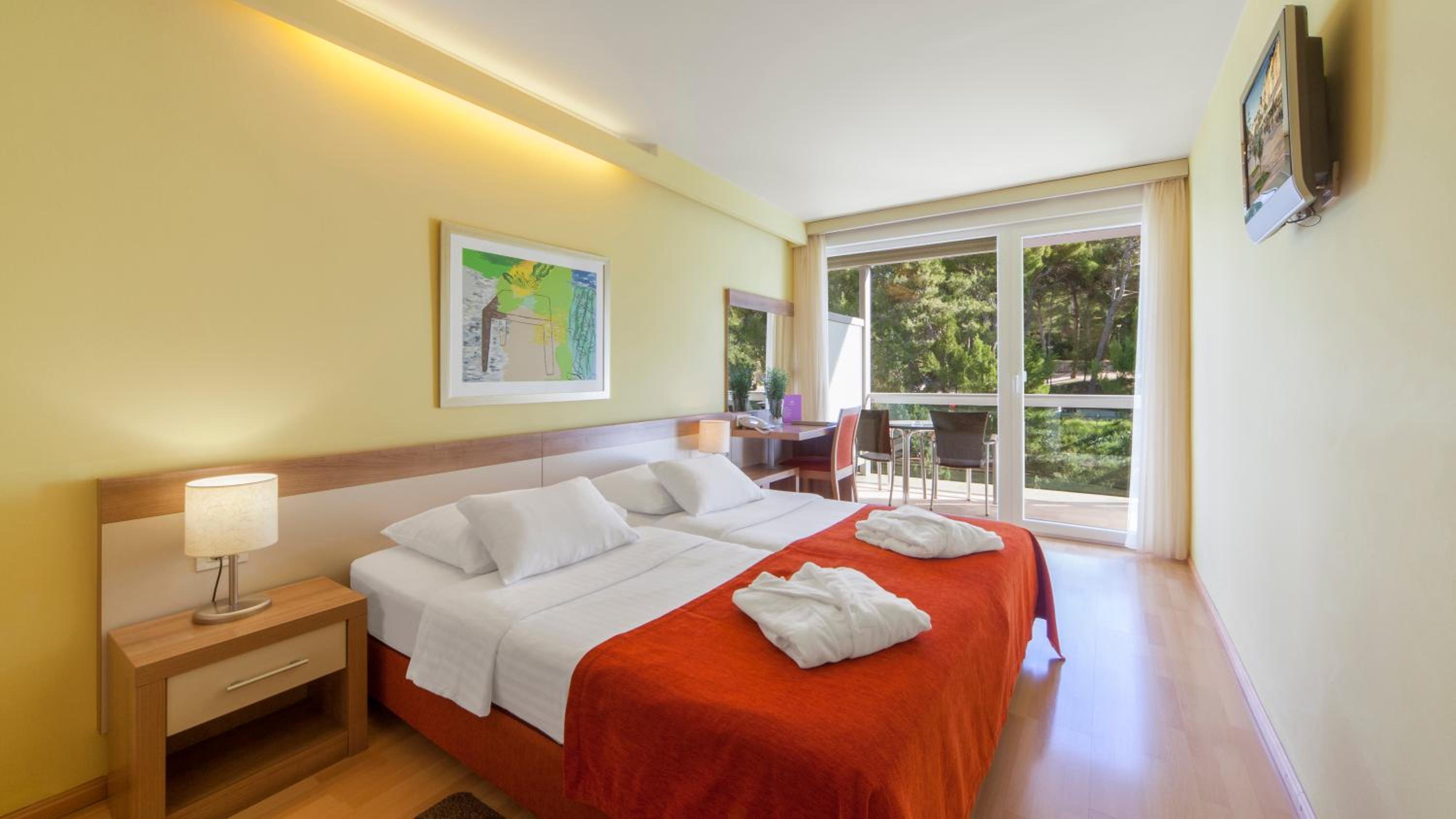 Standard Double or Twin Room with Balcony - Photo 1
