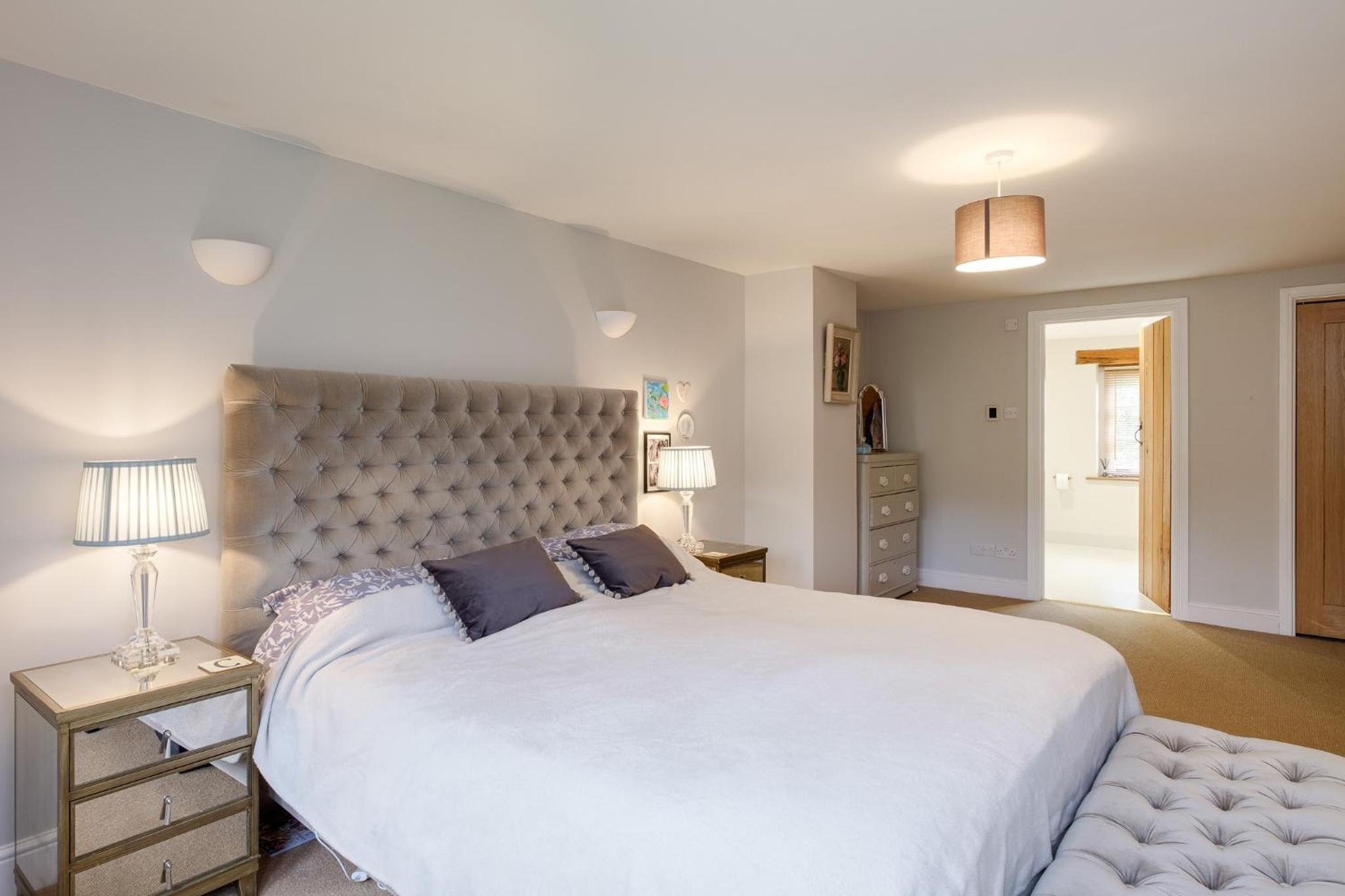 Seven-Bedroom House photo 1
